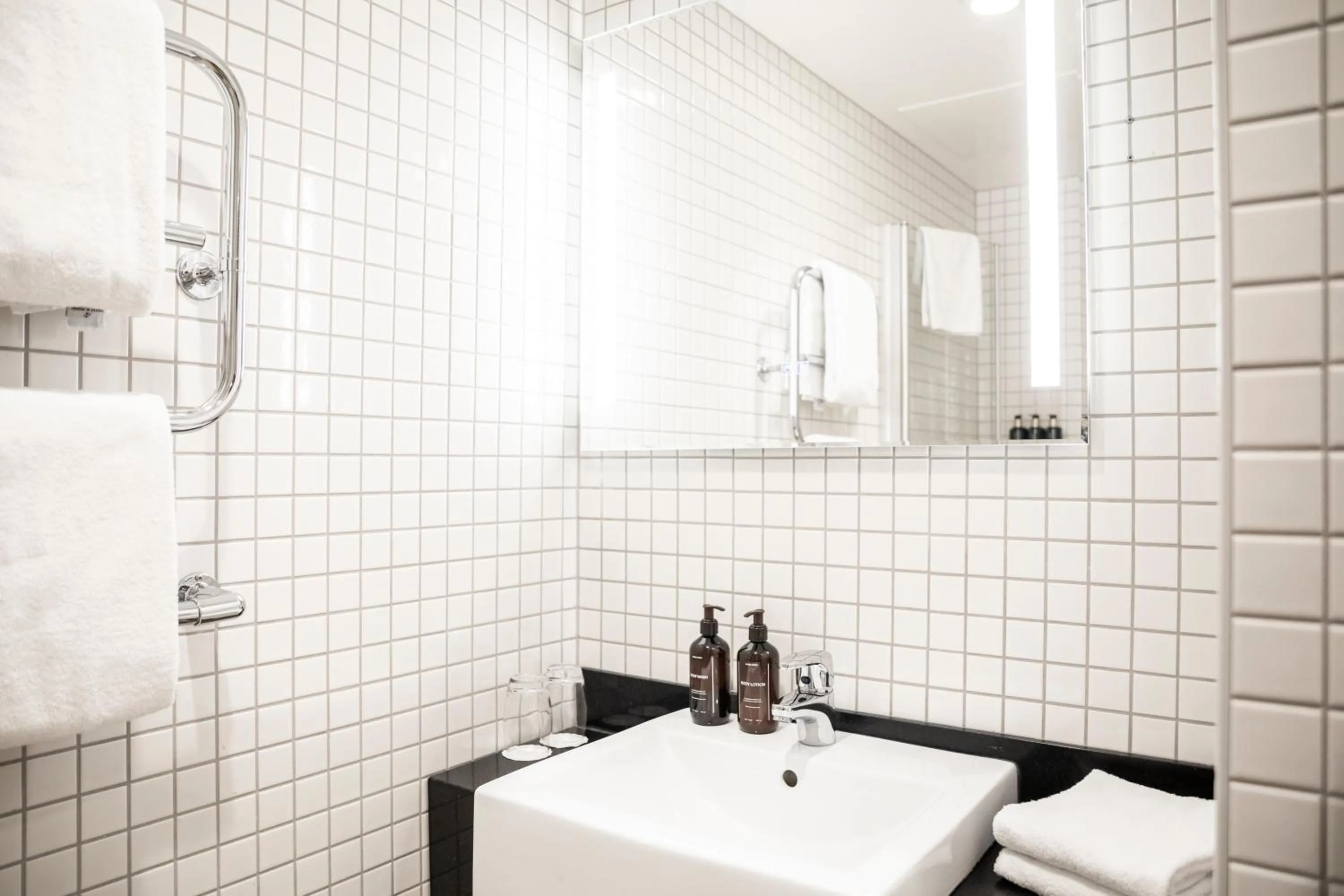 Shower in Home Hotel Havnekontoret