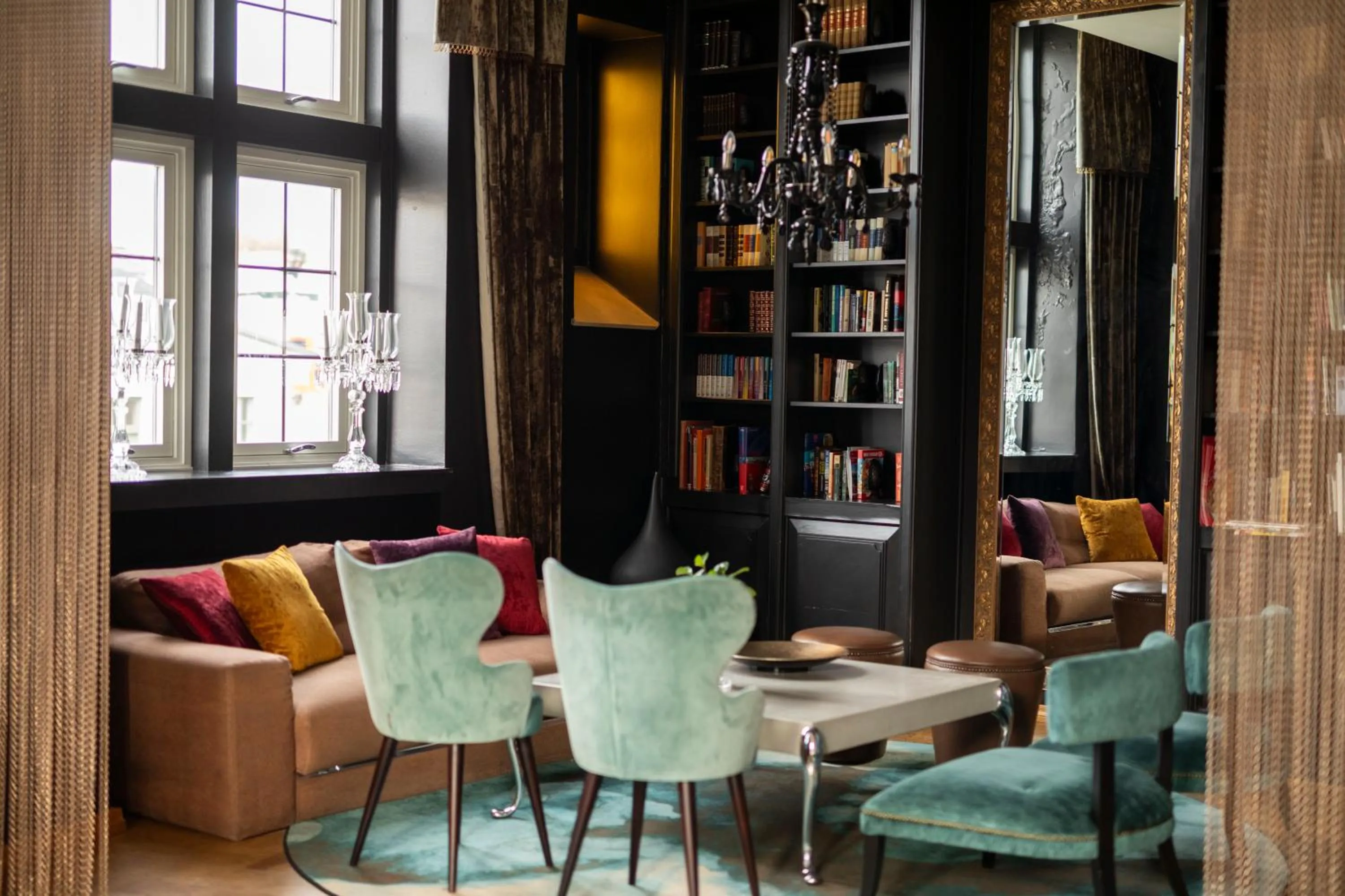 Library in Home Hotel Havnekontoret