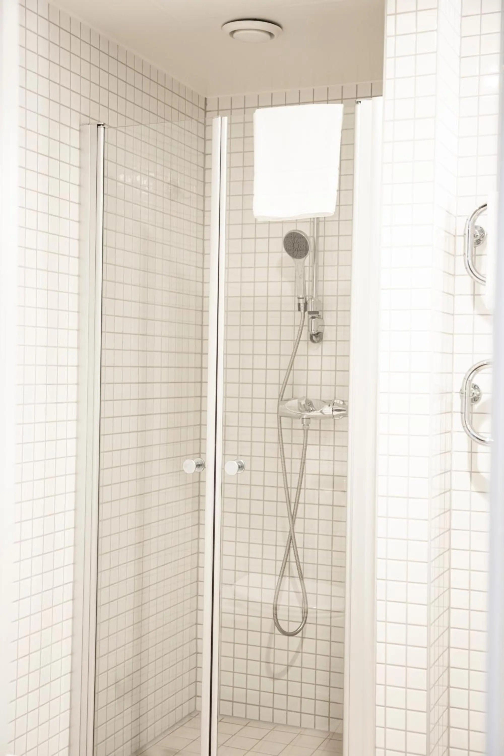Shower in Home Hotel Havnekontoret