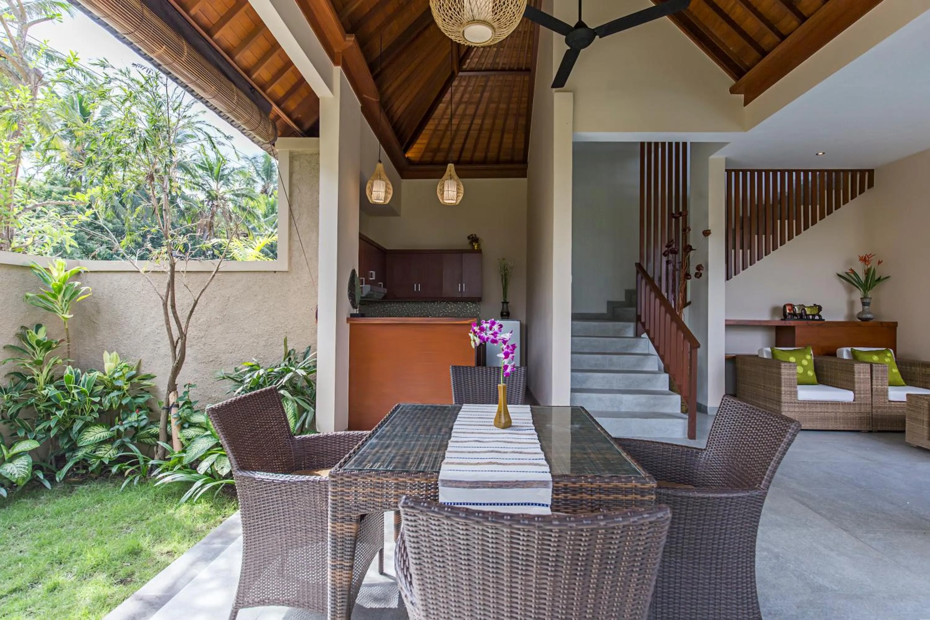 Dining area in Alosta Luxury Private Villa