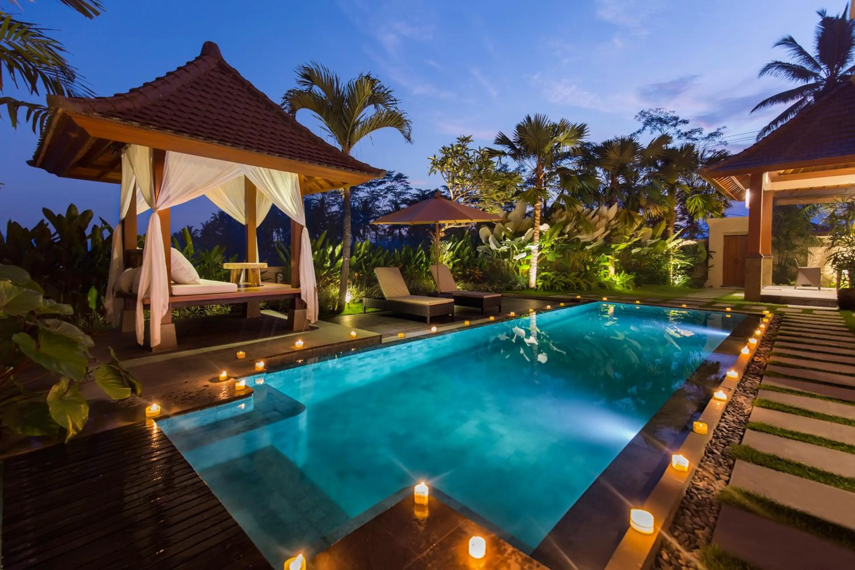 Swimming pool in Alosta Luxury Private Villa