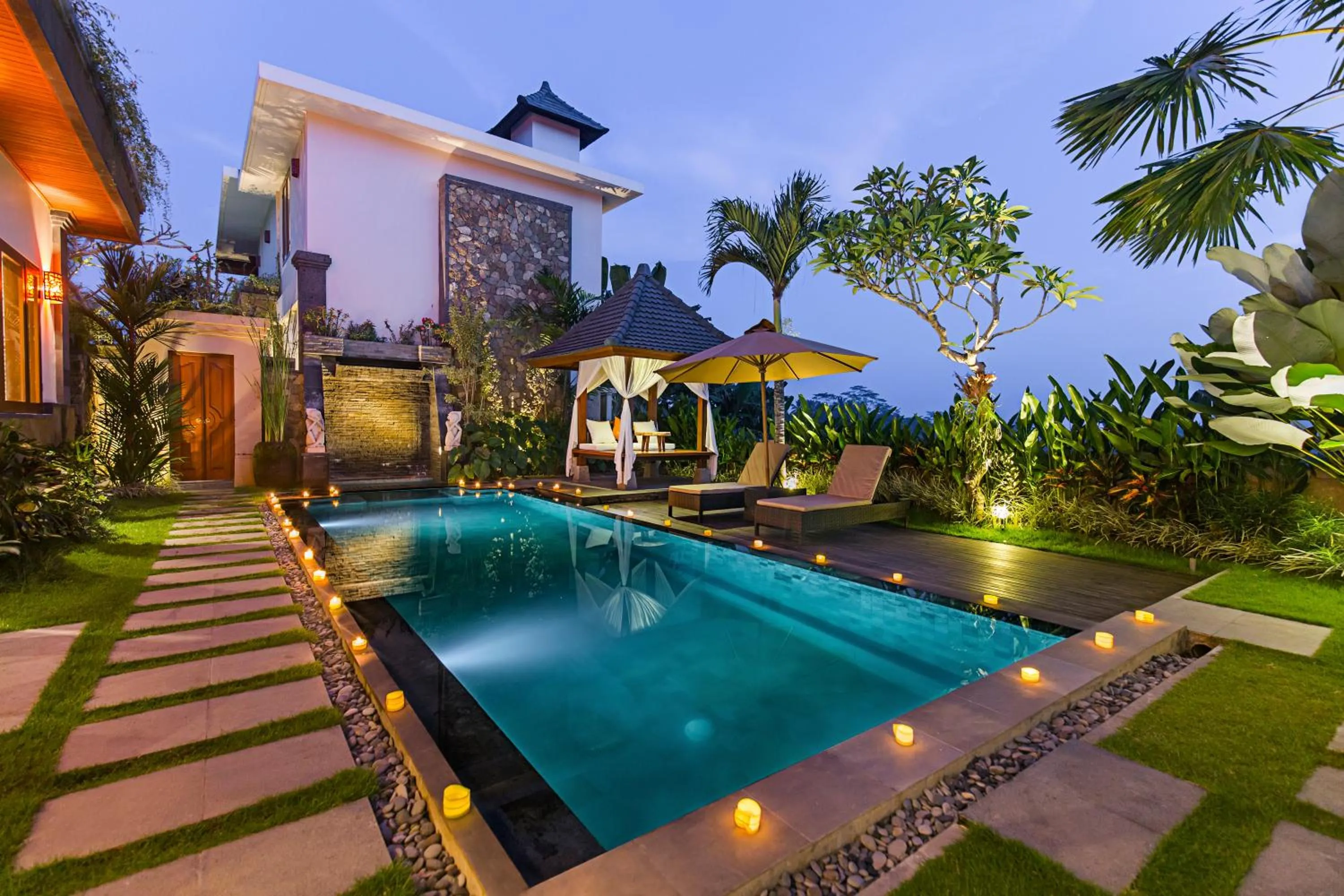 Swimming pool in Alosta Luxury Private Villa