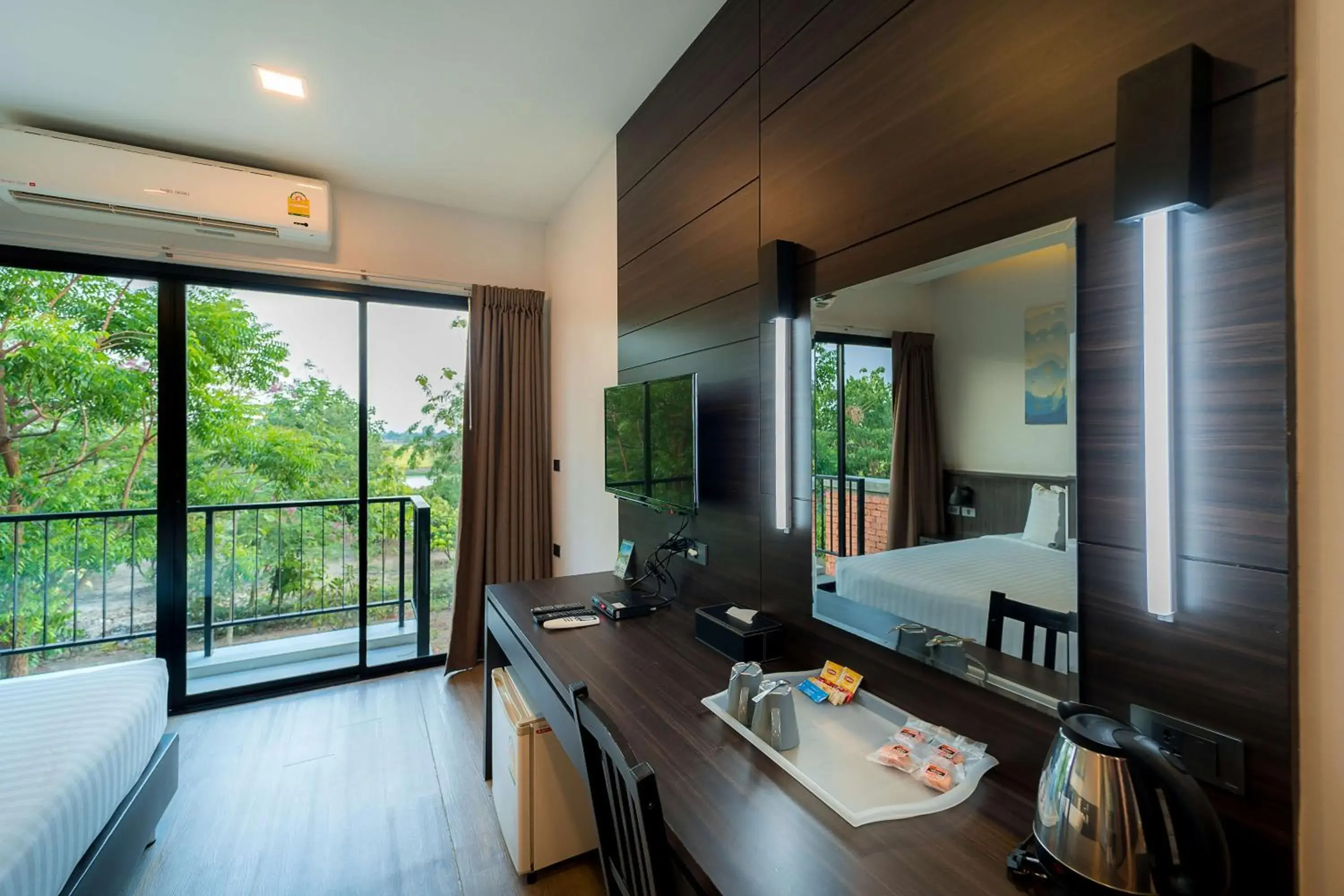 Coffee/tea facilities, Bed in Sukhothai Treasure Resort & Spa Coffee/tea facilities, Bed in Sukhothai Treasure Resort & Spa