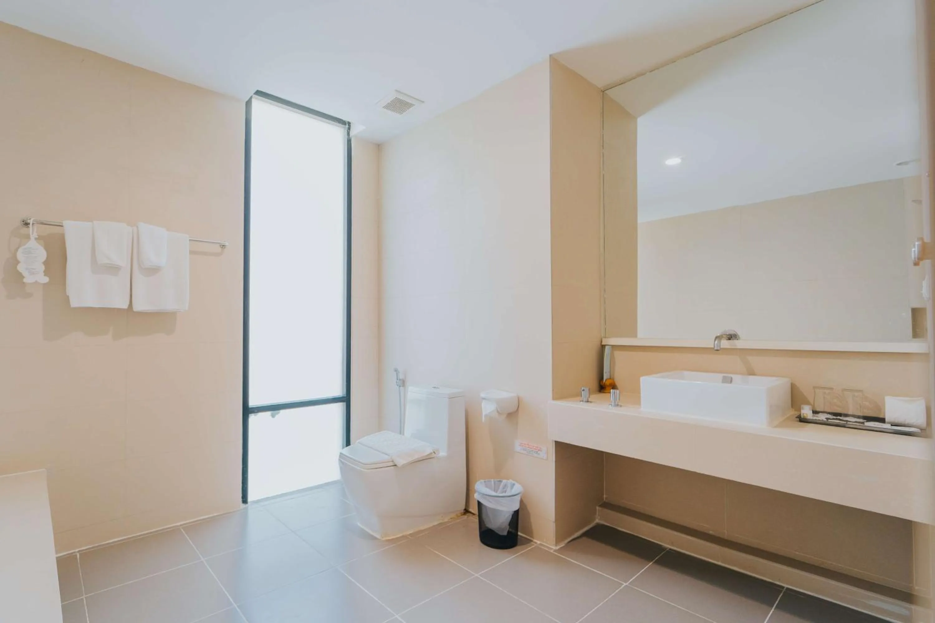 Bathroom, Bed in Sukhothai Treasure Resort & Spa