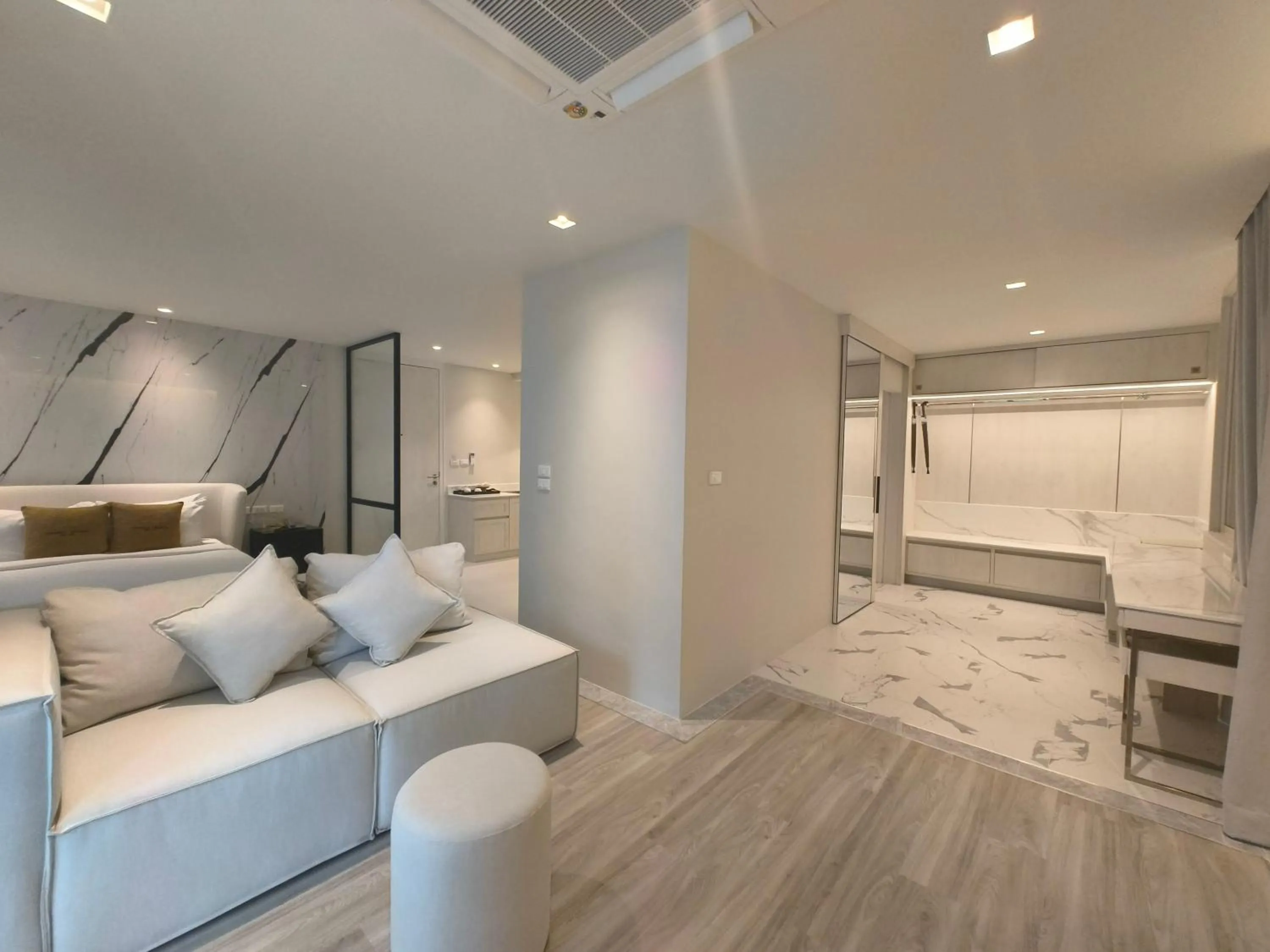 Living room, Bed in Sukhothai Treasure Resort & Spa