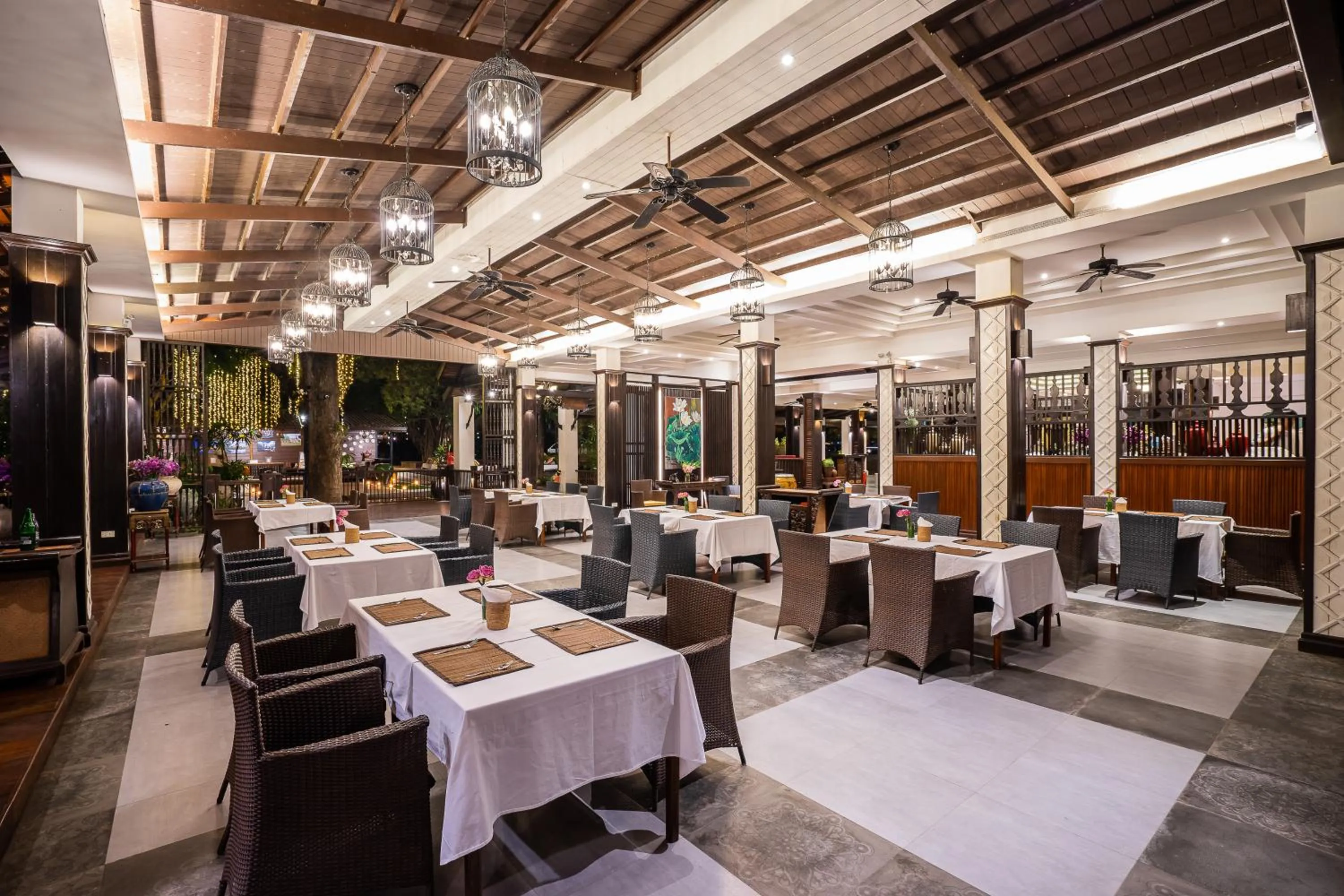 Restaurant/places to eat in Legendha Sukhothai Hotel