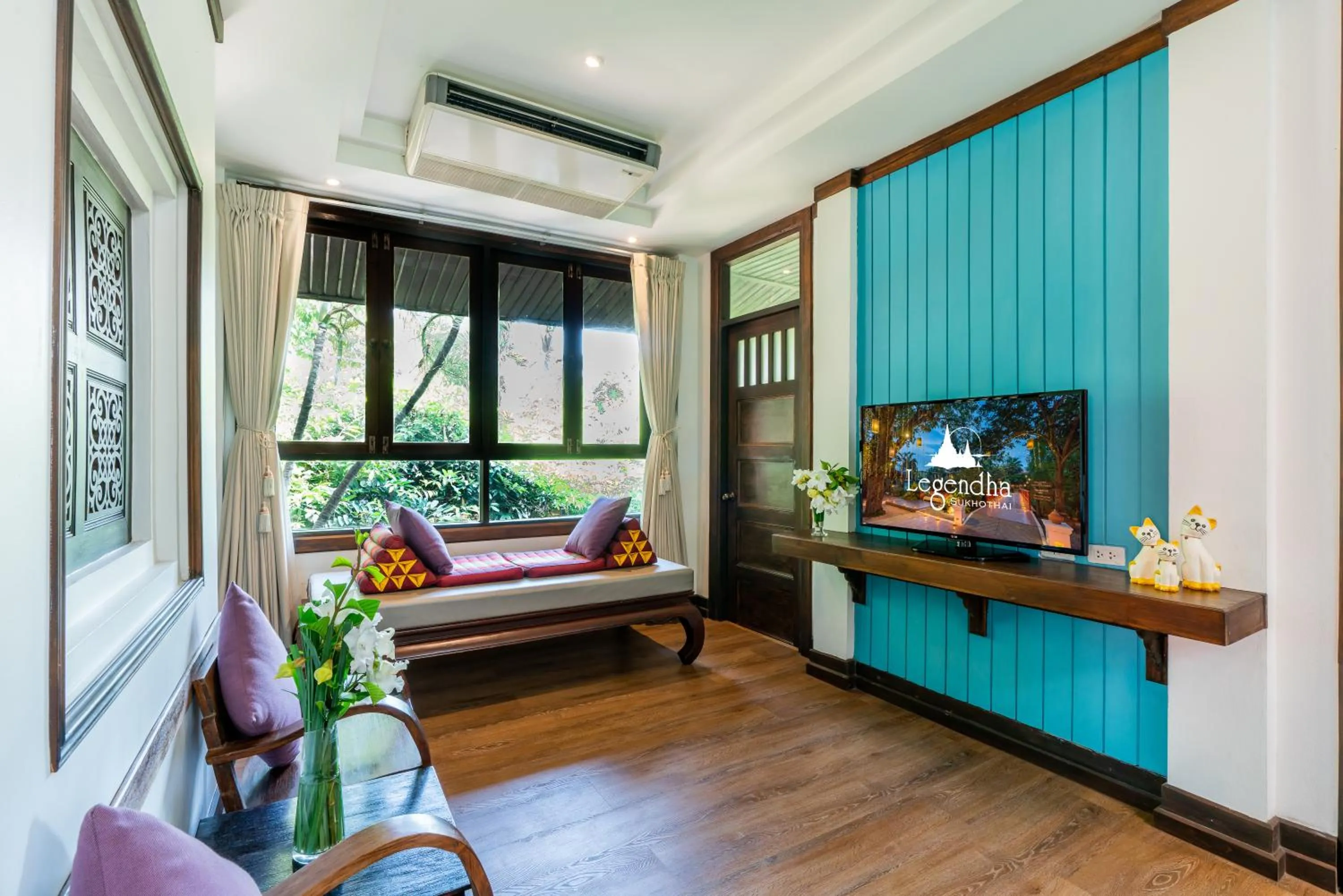 Seating area, Bed in Legendha Sukhothai Hotel