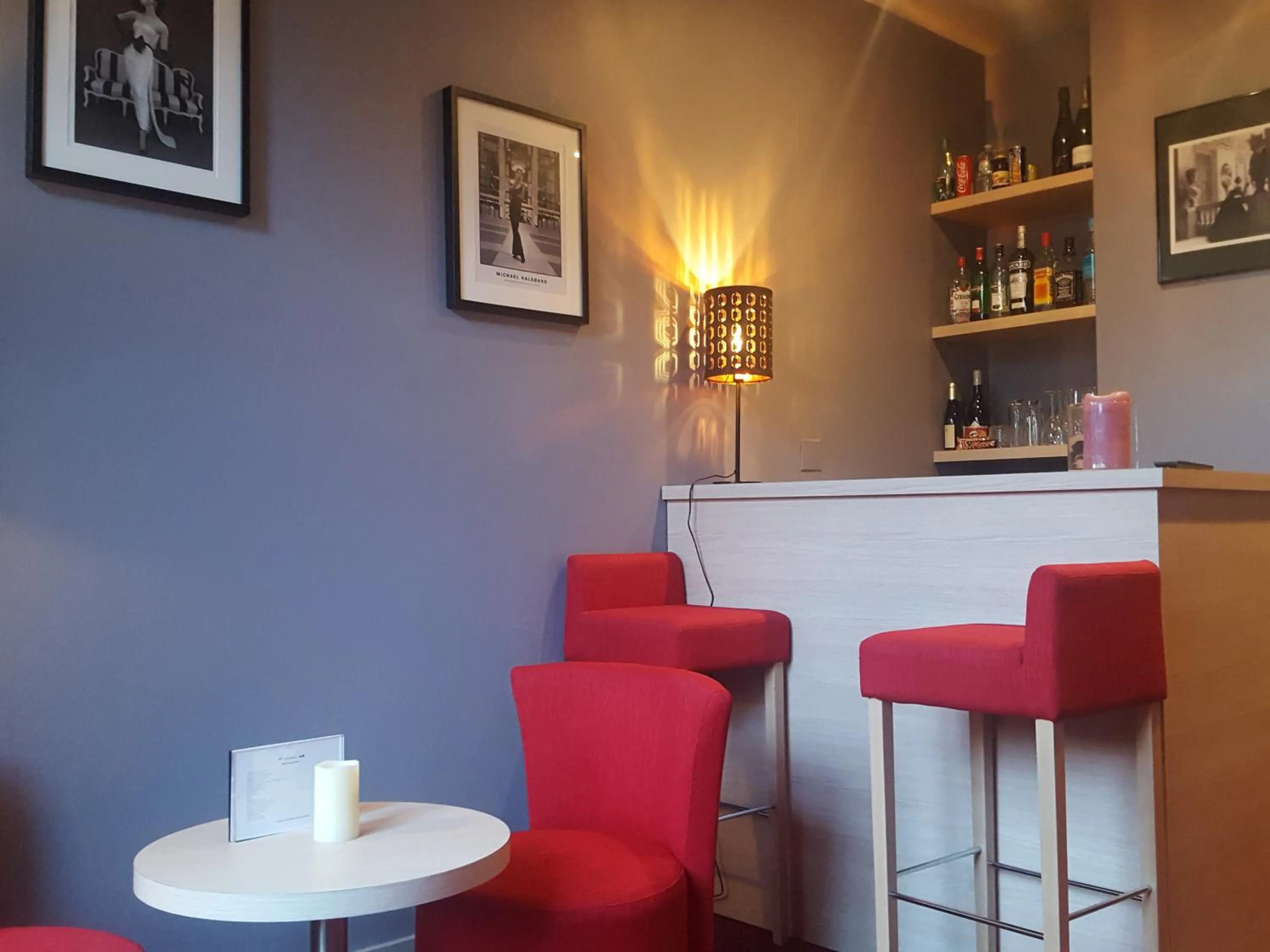 Lounge or bar in Hotel Mirabeau