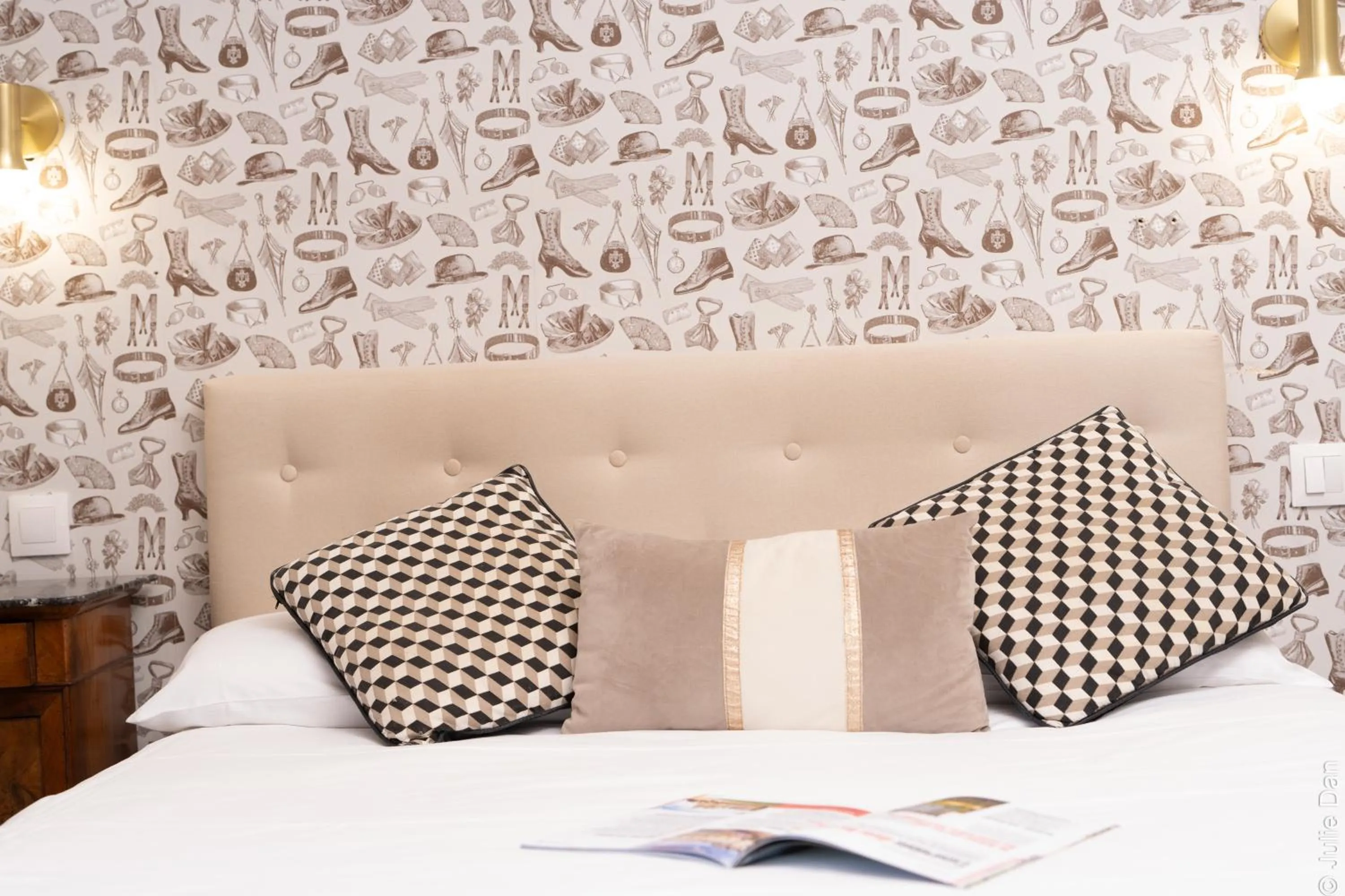 Decorative detail, Bed in Hotel Mirabeau