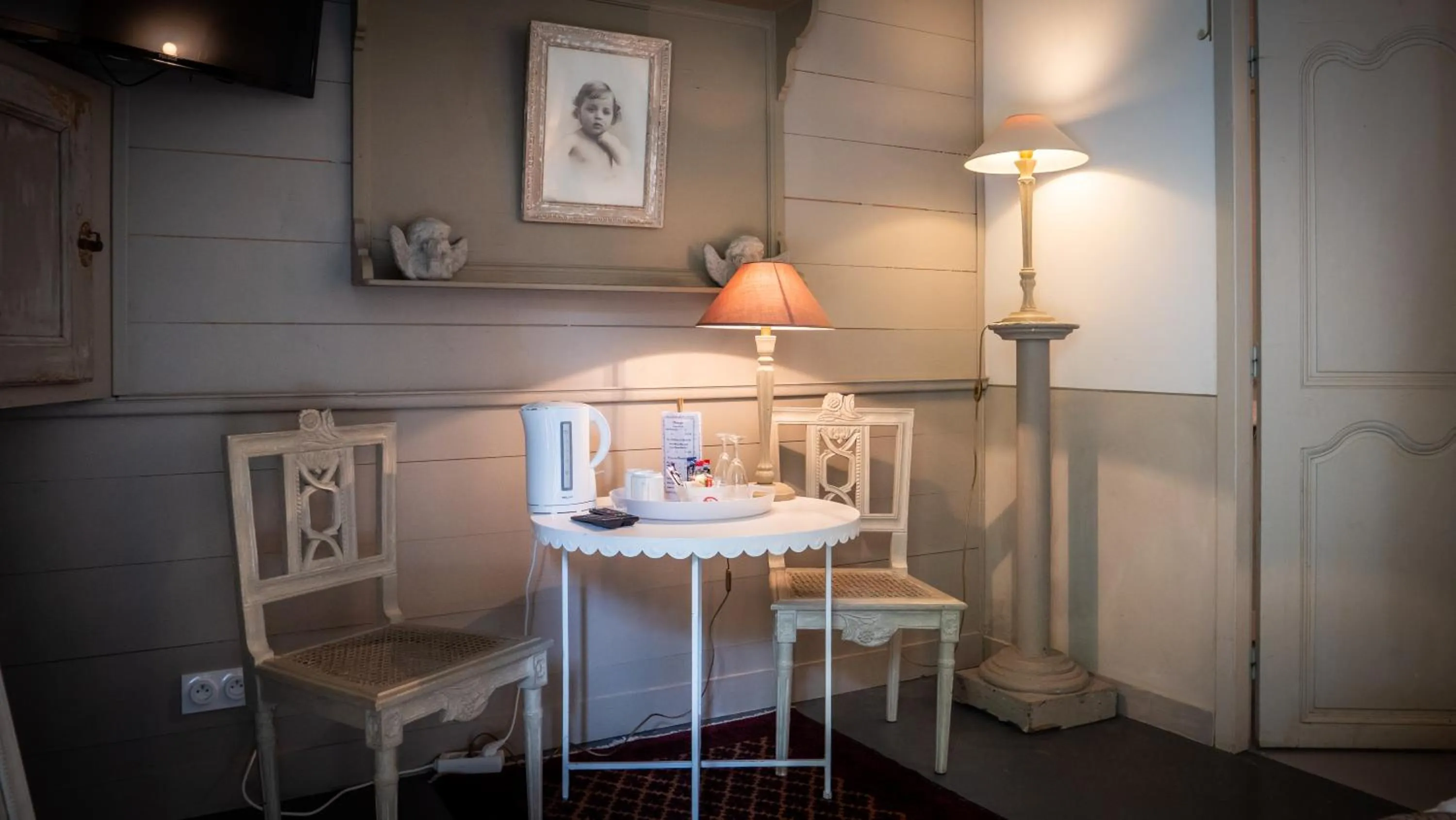 Coffee/tea facilities in La Maison Douce