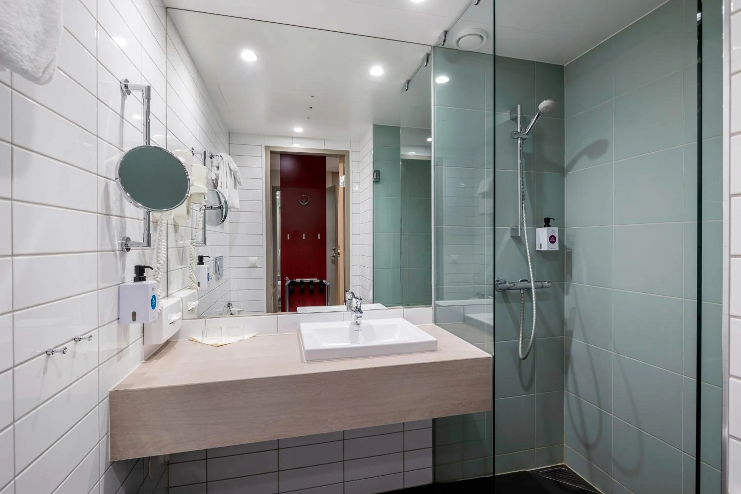 Shower in Quality Hotel Edvard Grieg