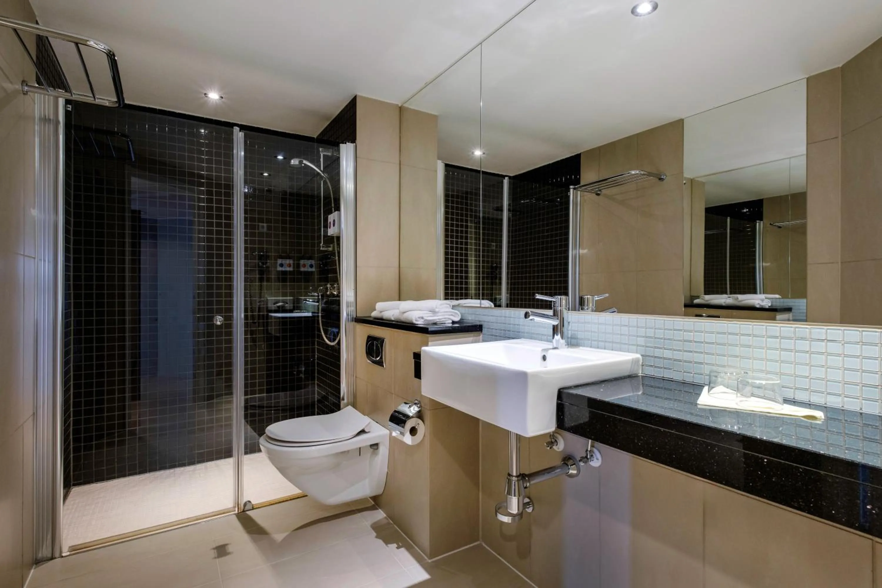 Shower in Quality Hotel Edvard Grieg