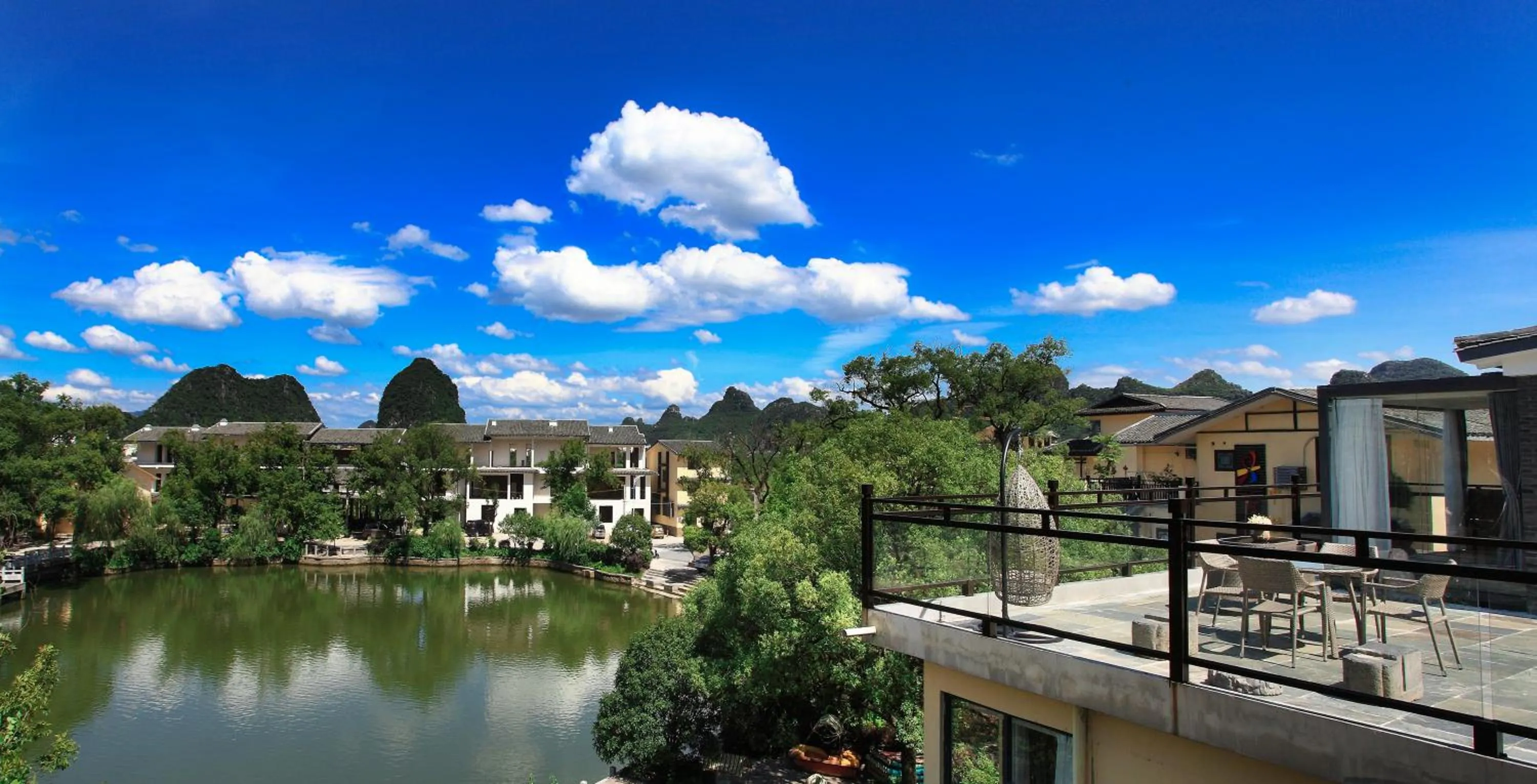 Balcony/Terrace in Guilin HeShe Lakeside Resort