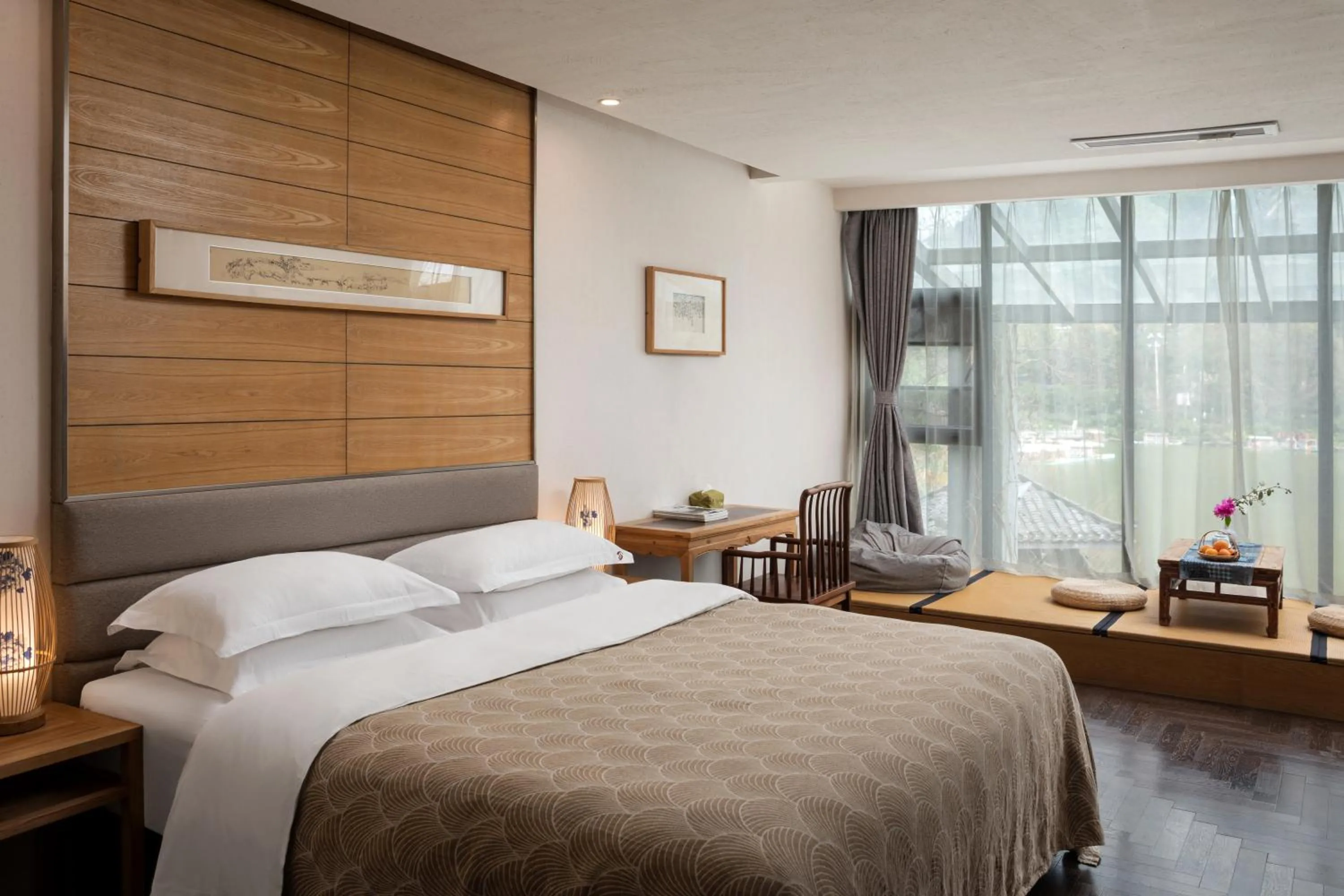 Photo of the whole room, Bed in Guilin HeShe Lakeside Resort