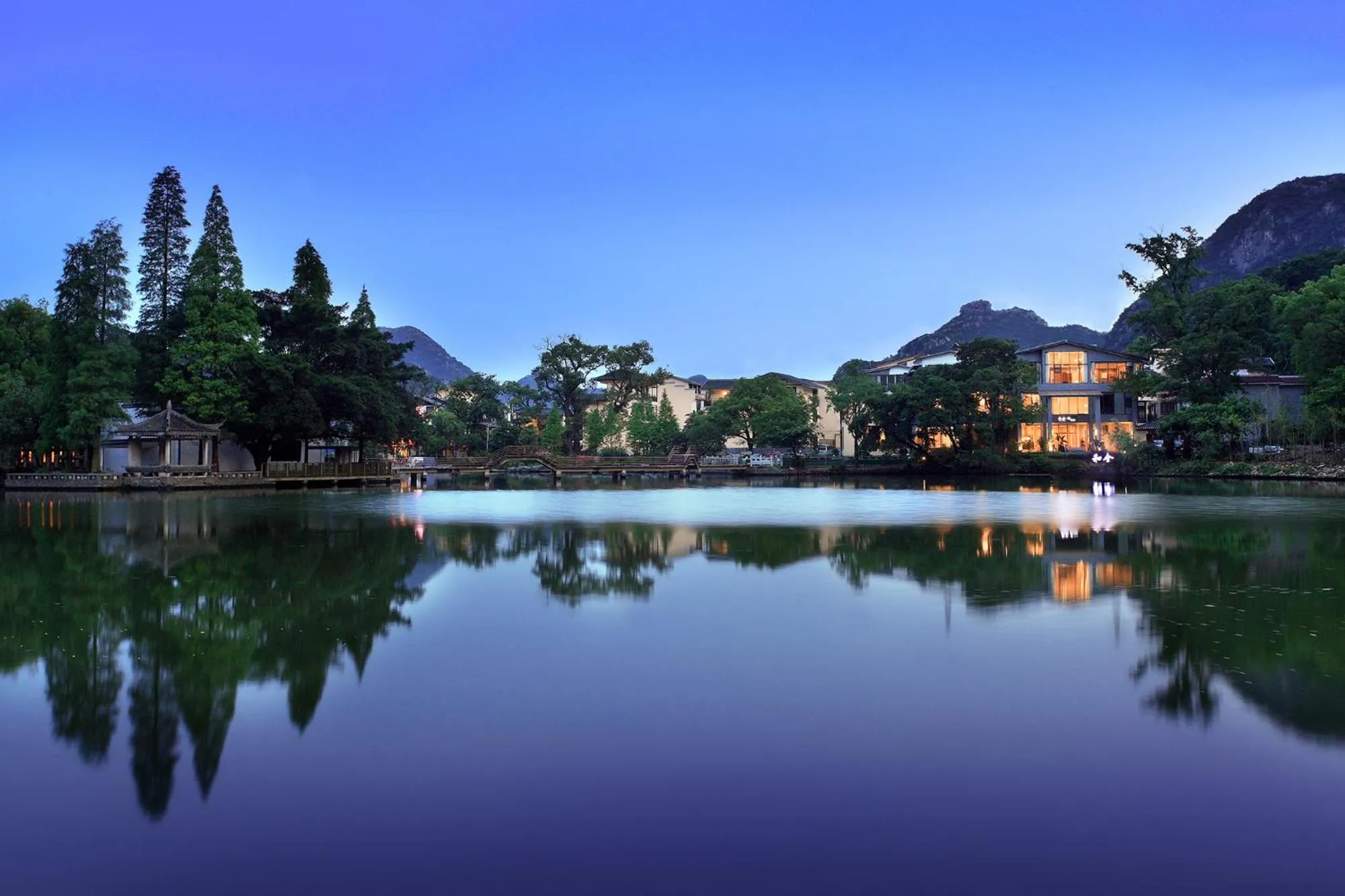 Property building in Guilin HeShe Lakeside Resort