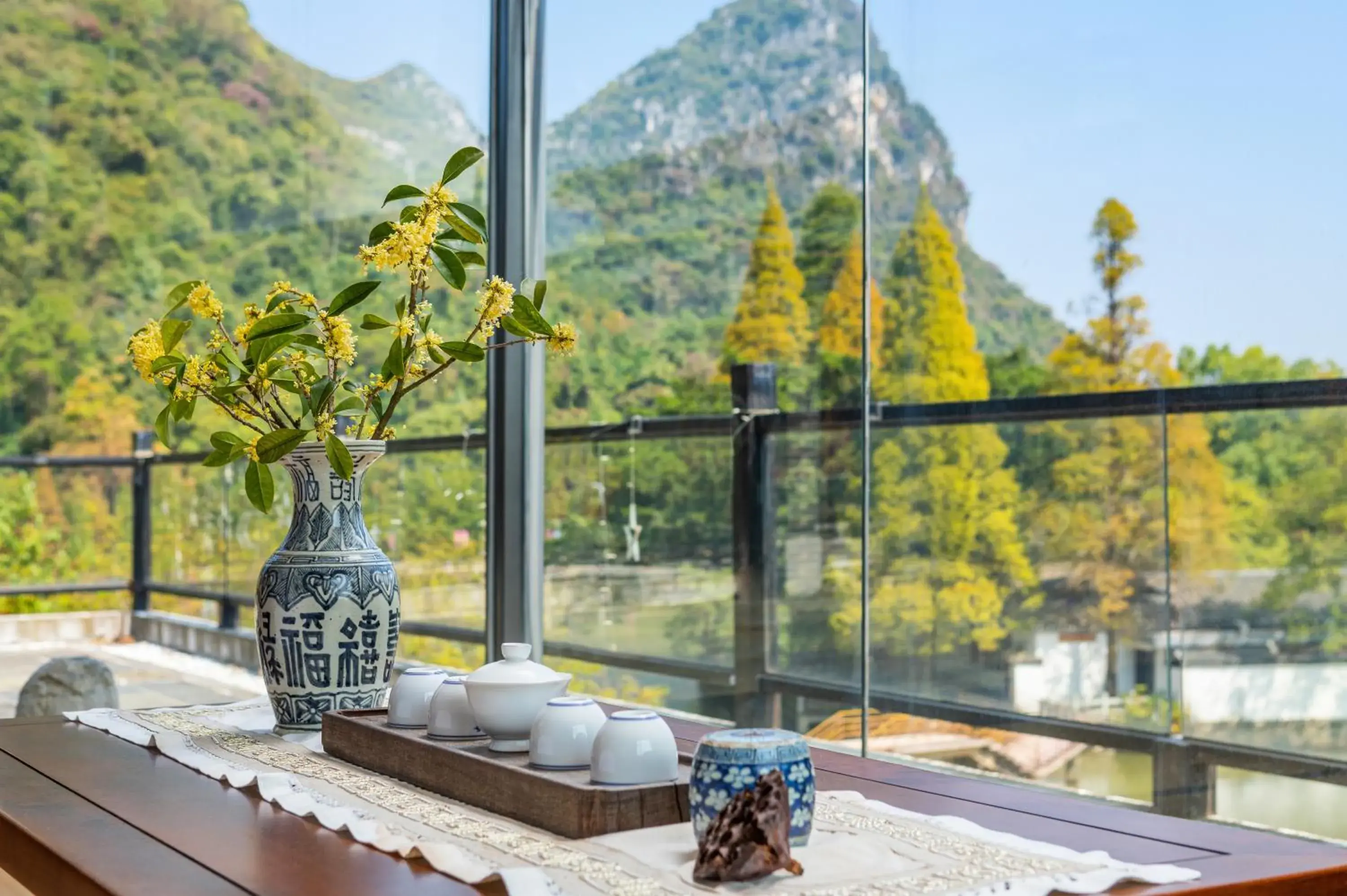 Suite with Terrace - Inclusive free pick-up service from the station for stays of two consecutive nights in Guilin HeShe Lakeside Resort Suite with Terrace - Inclusive free pick-up service from the station for stays of two consecutive nights in Guilin HeShe Lakeside Resort