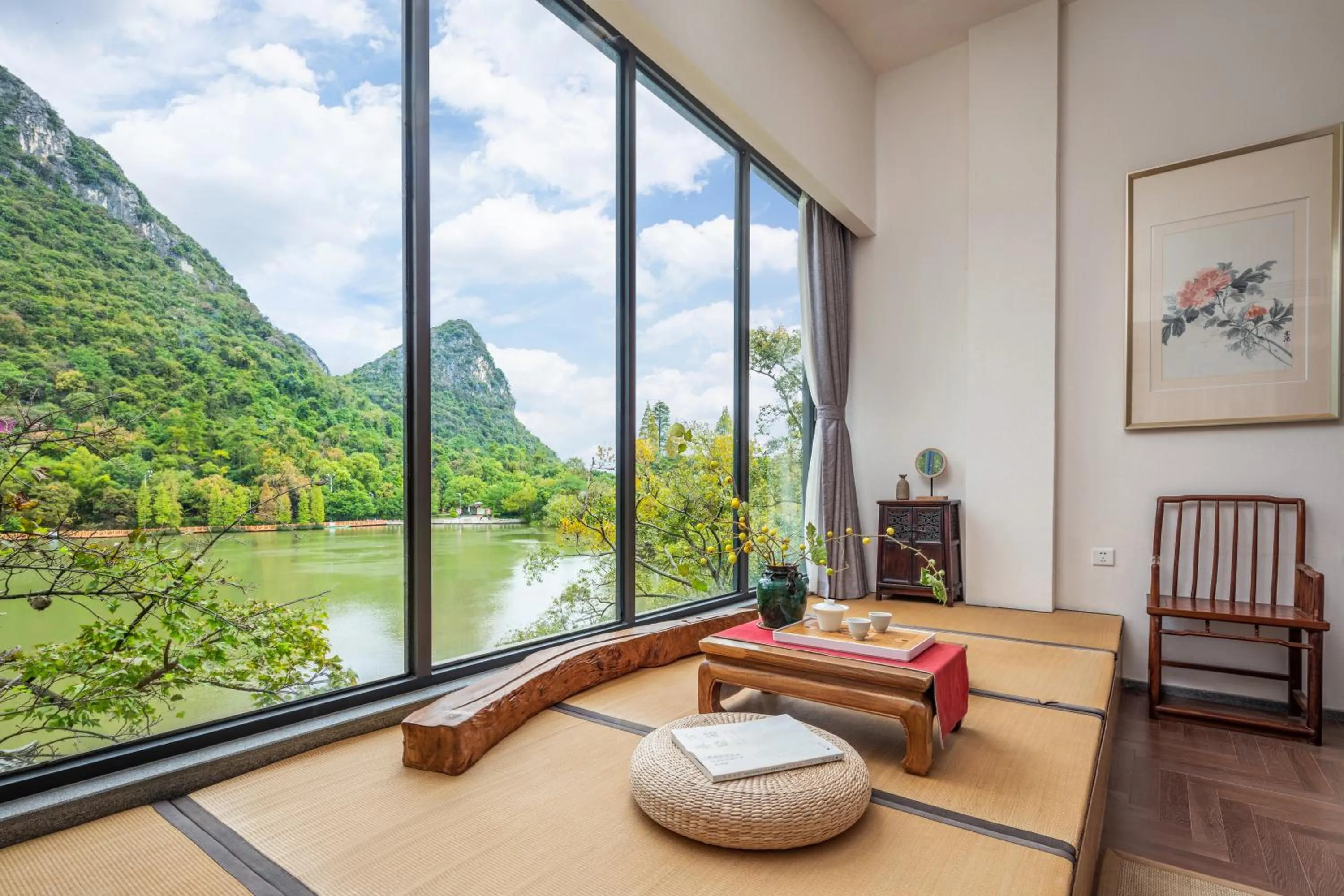 Deluxe Twin Room with Lake View - Inclusive free pick-up service from the station for stays of two consecutive nights in Guilin HeShe Lakeside Resort