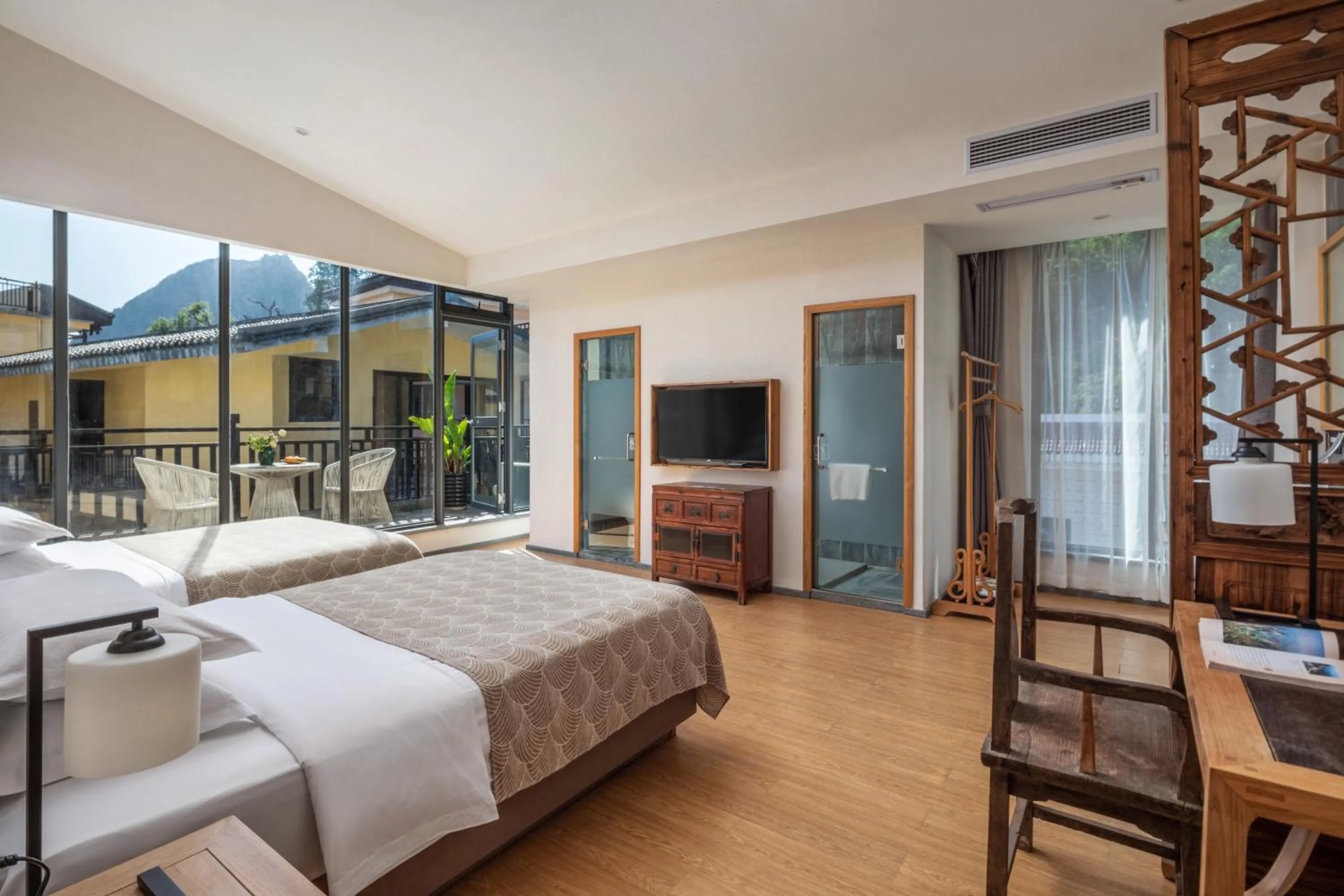 Bed in Guilin HeShe Lakeside Resort
