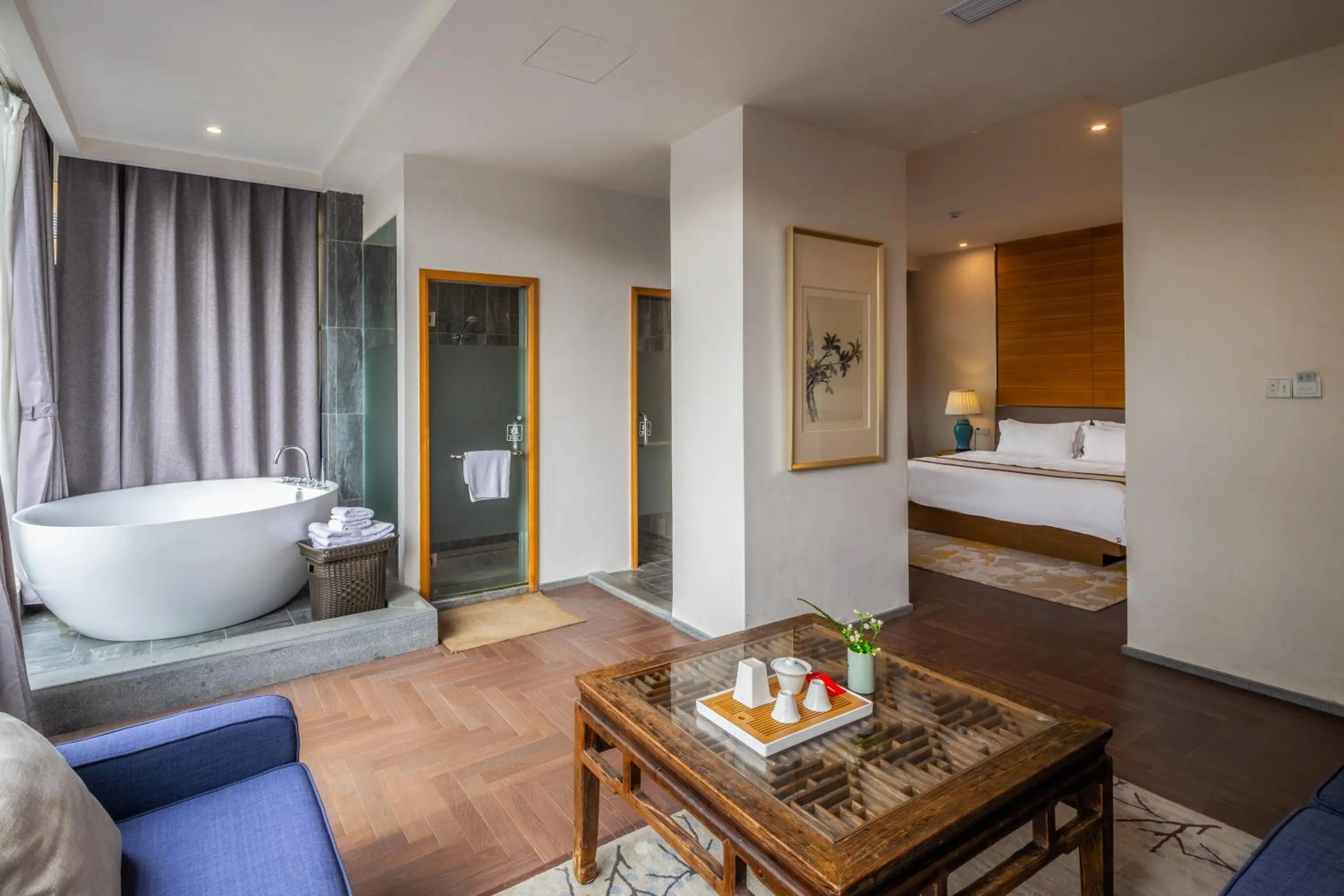 Photo of the whole room, Bed in Guilin HeShe Lakeside Resort