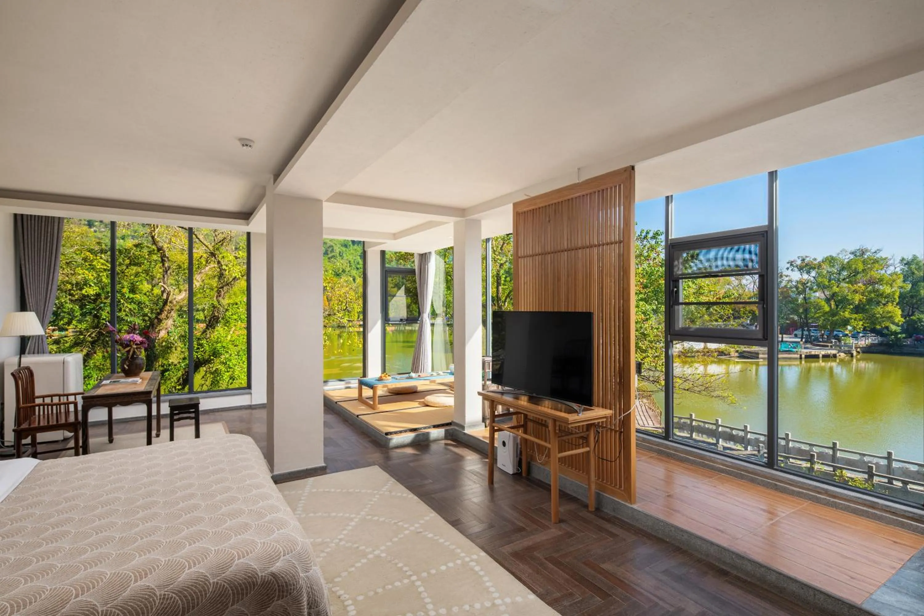 Day, Bed in Guilin HeShe Lakeside Resort