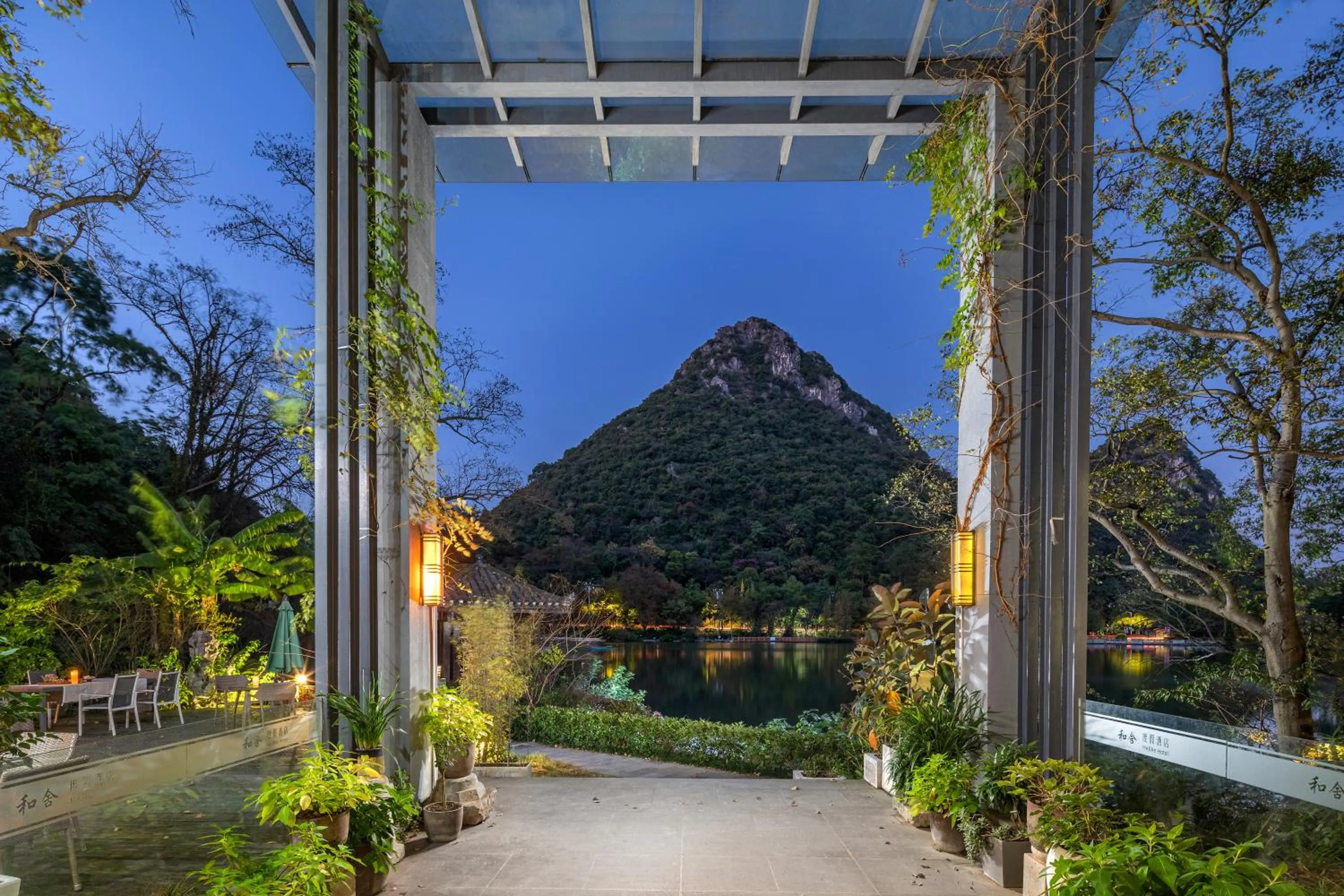 Property building in Guilin HeShe Lakeside Resort