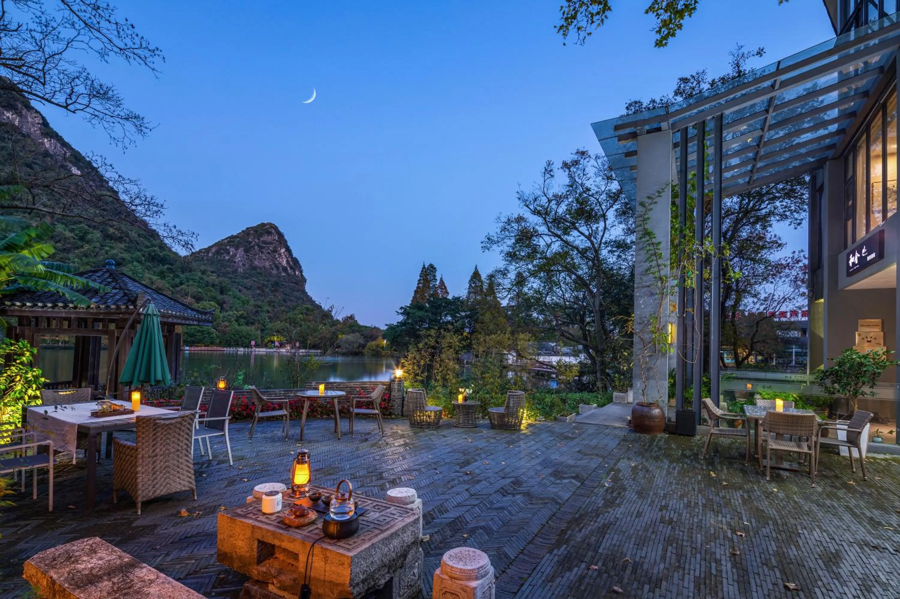 Property building in Guilin HeShe Lakeside Resort