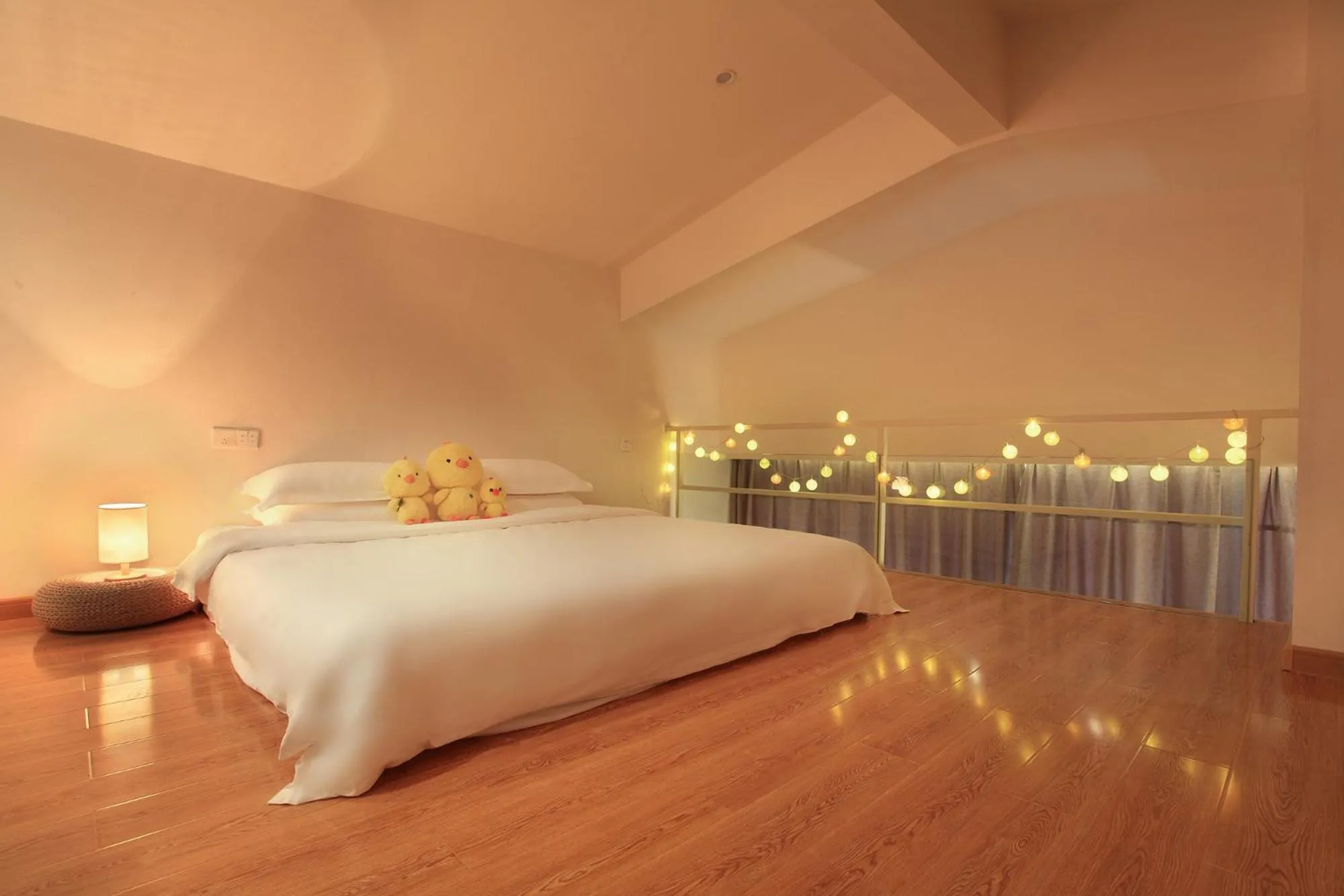 Decorative detail, Bed in Guilin HeShe Lakeside Resort
