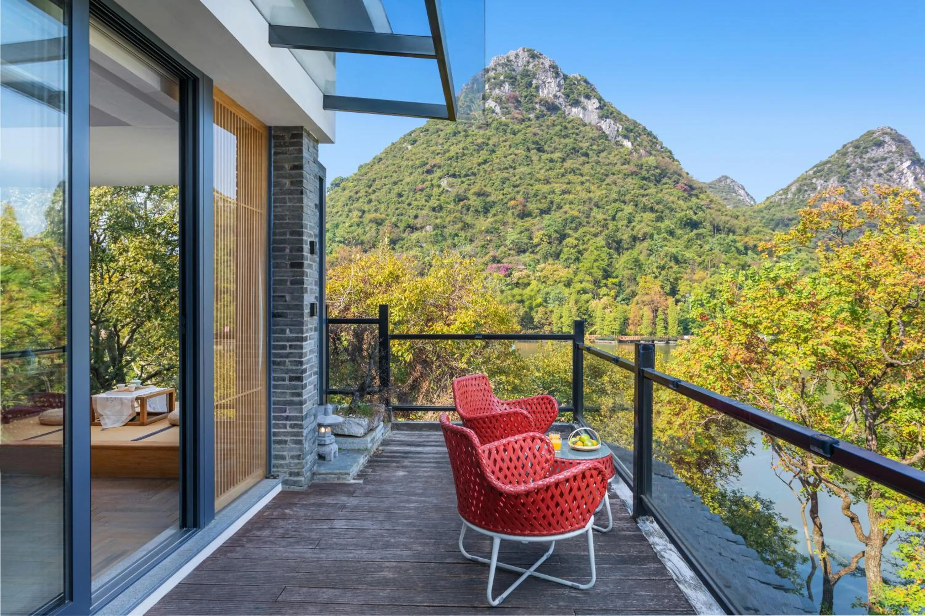 Day in Guilin HeShe Lakeside Resort