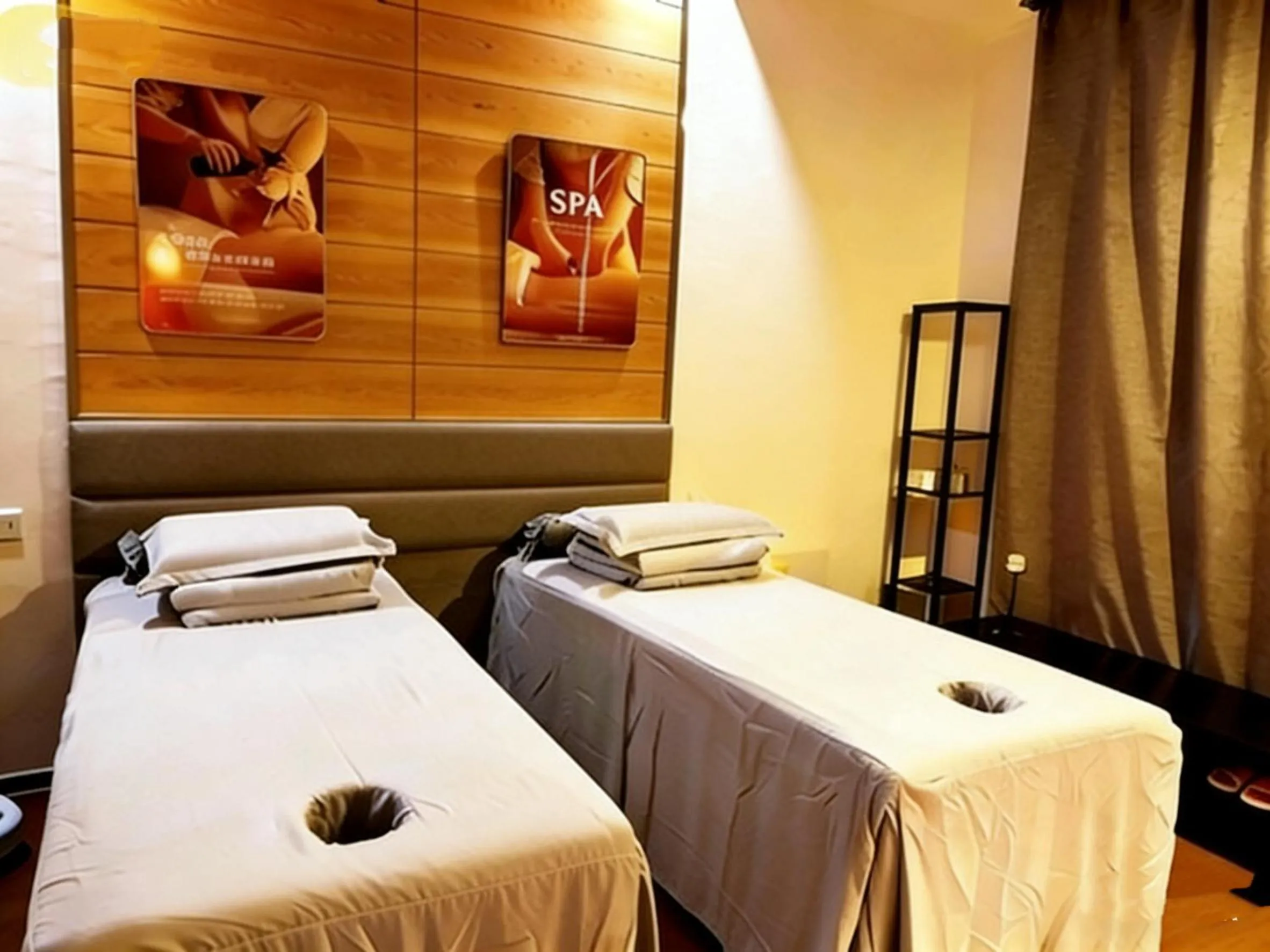 Massage, Bed in Guilin HeShe Lakeside Resort
