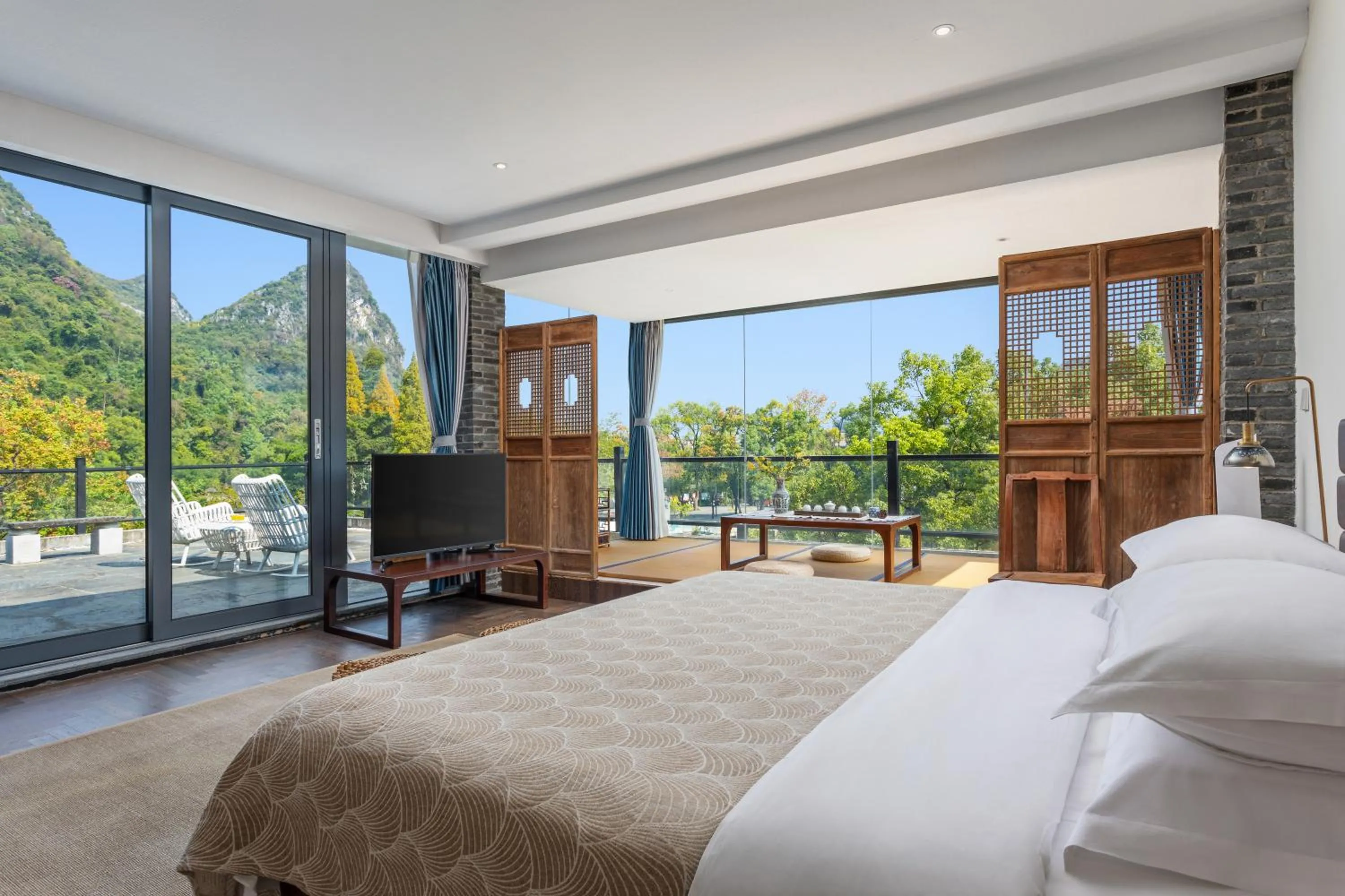 View (from property/room), Bed in Guilin HeShe Lakeside Resort