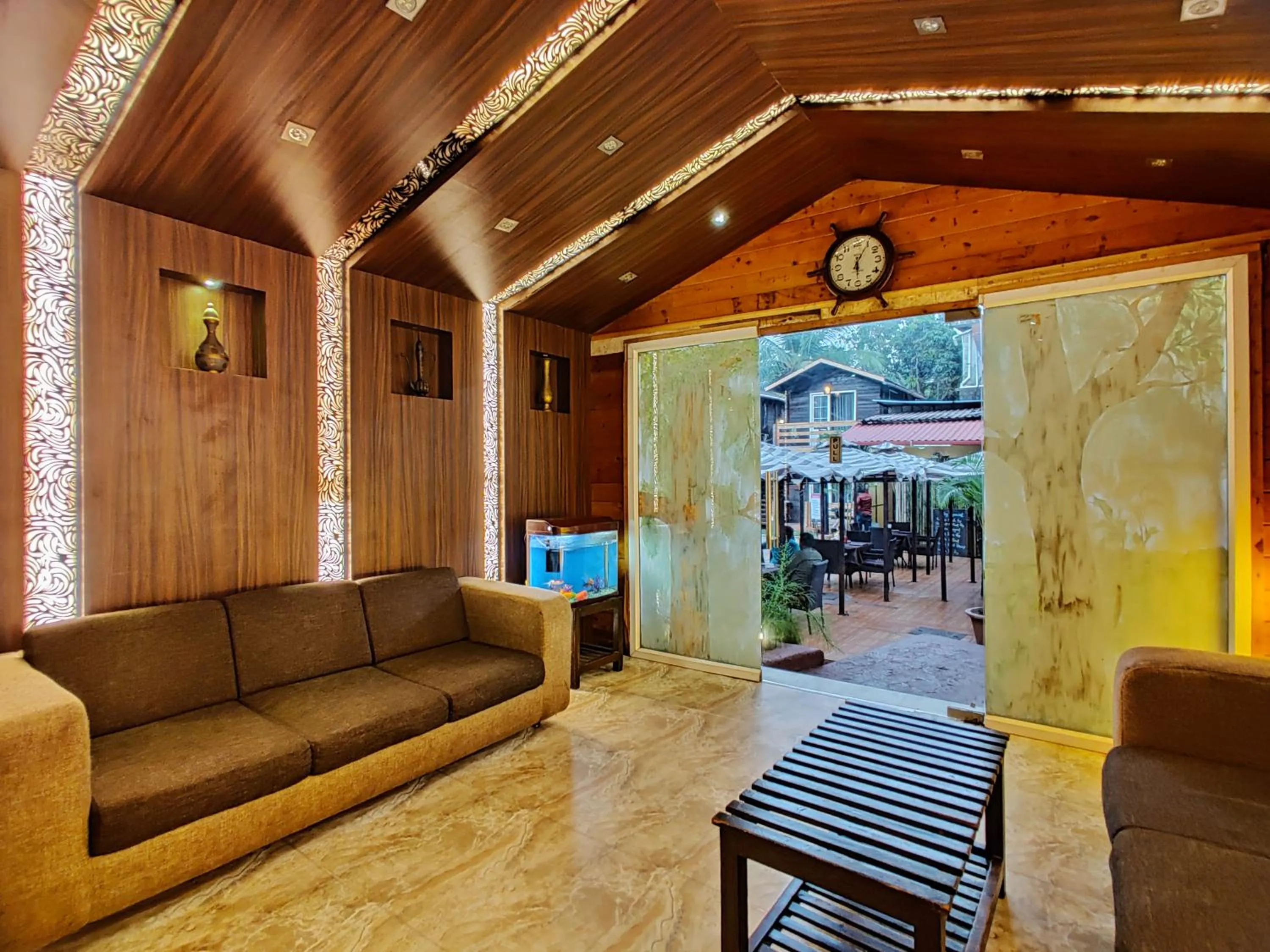 Facade/entrance in La Vie Woods- couples/families only