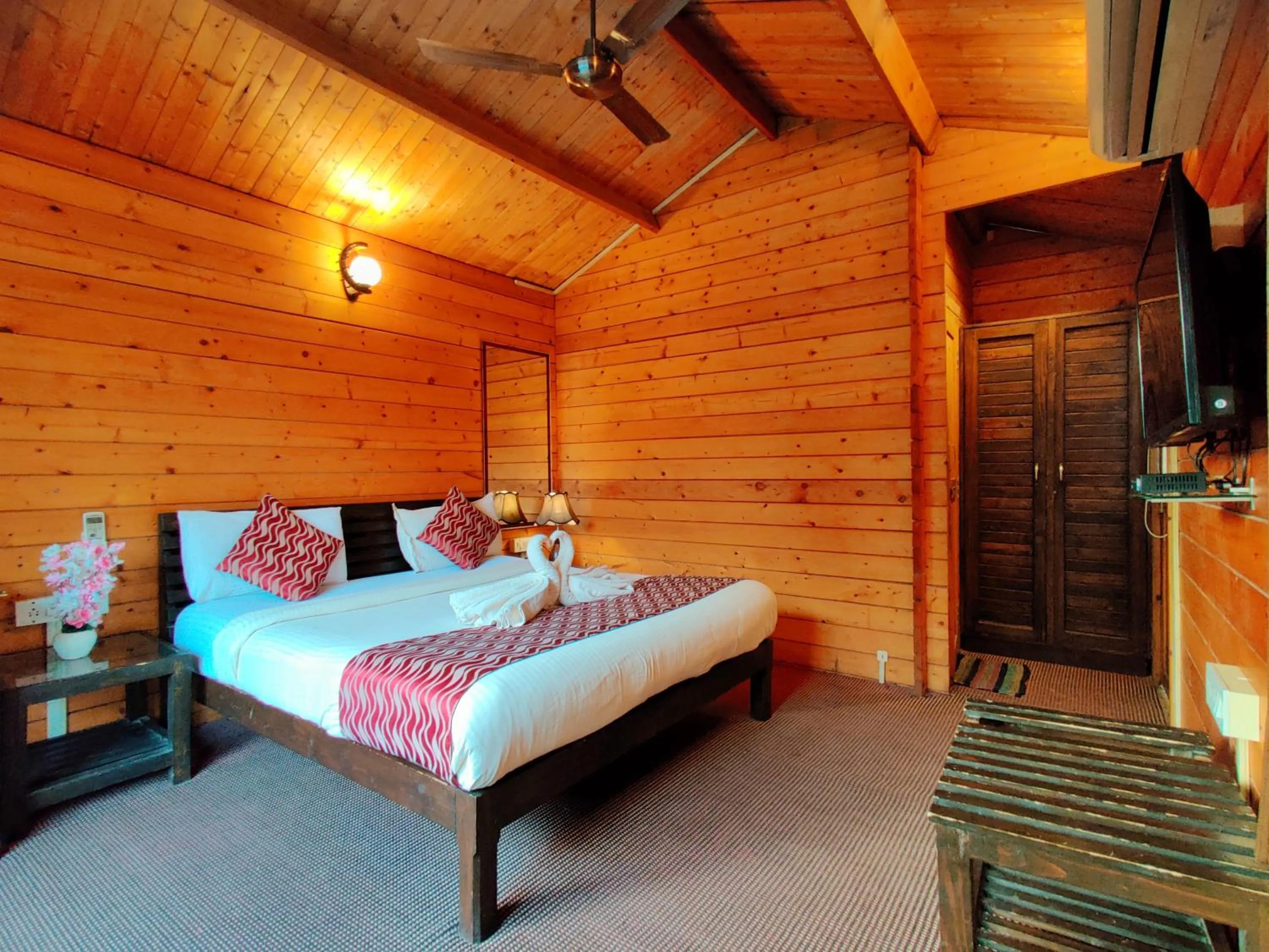 Bed in La Vie Woods- couples/families only