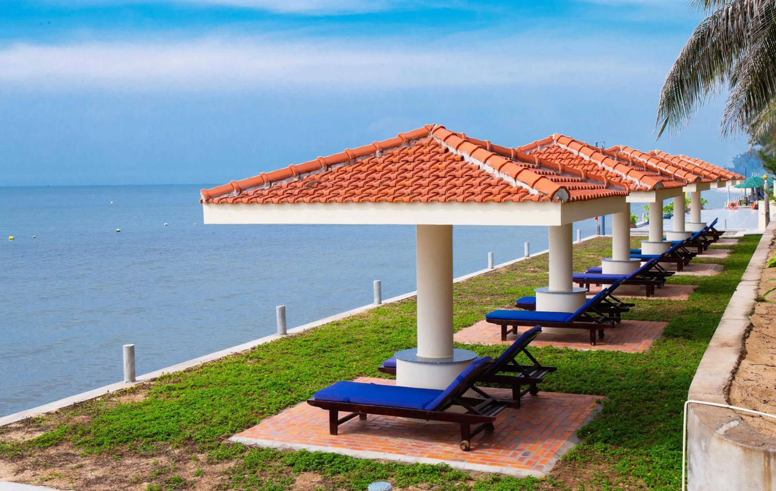 Beach in Golden Coast Resort & Spa