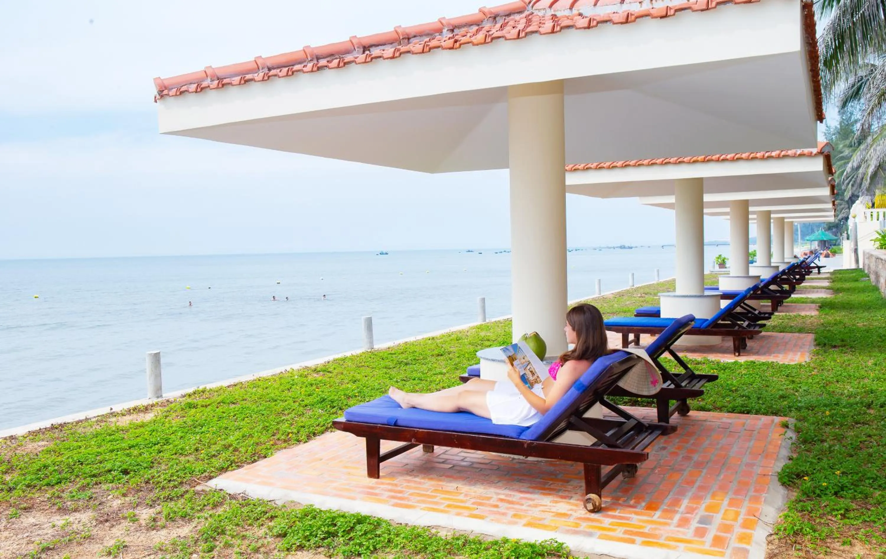 Beach in Golden Coast Resort & Spa