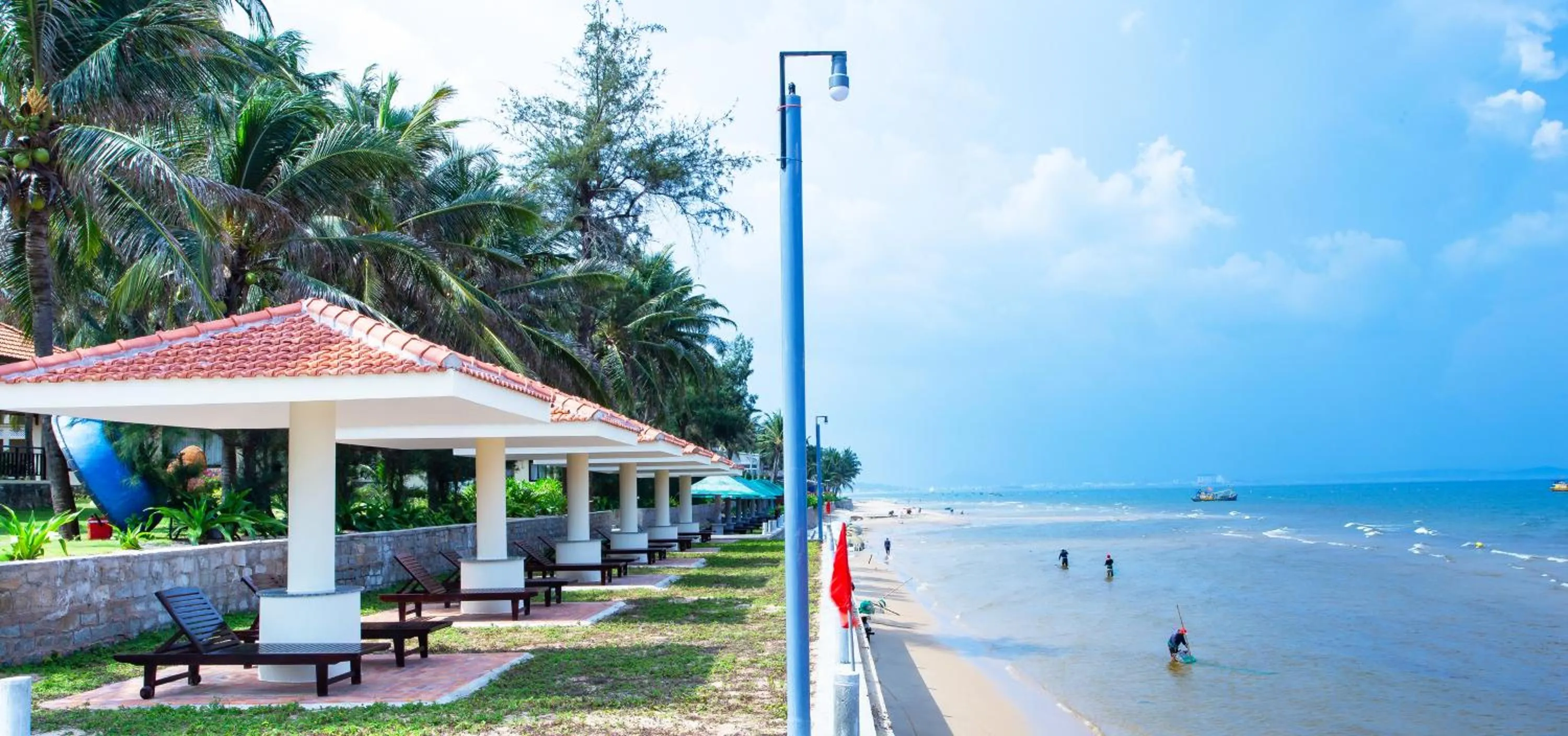 Beach in Golden Coast Resort & Spa