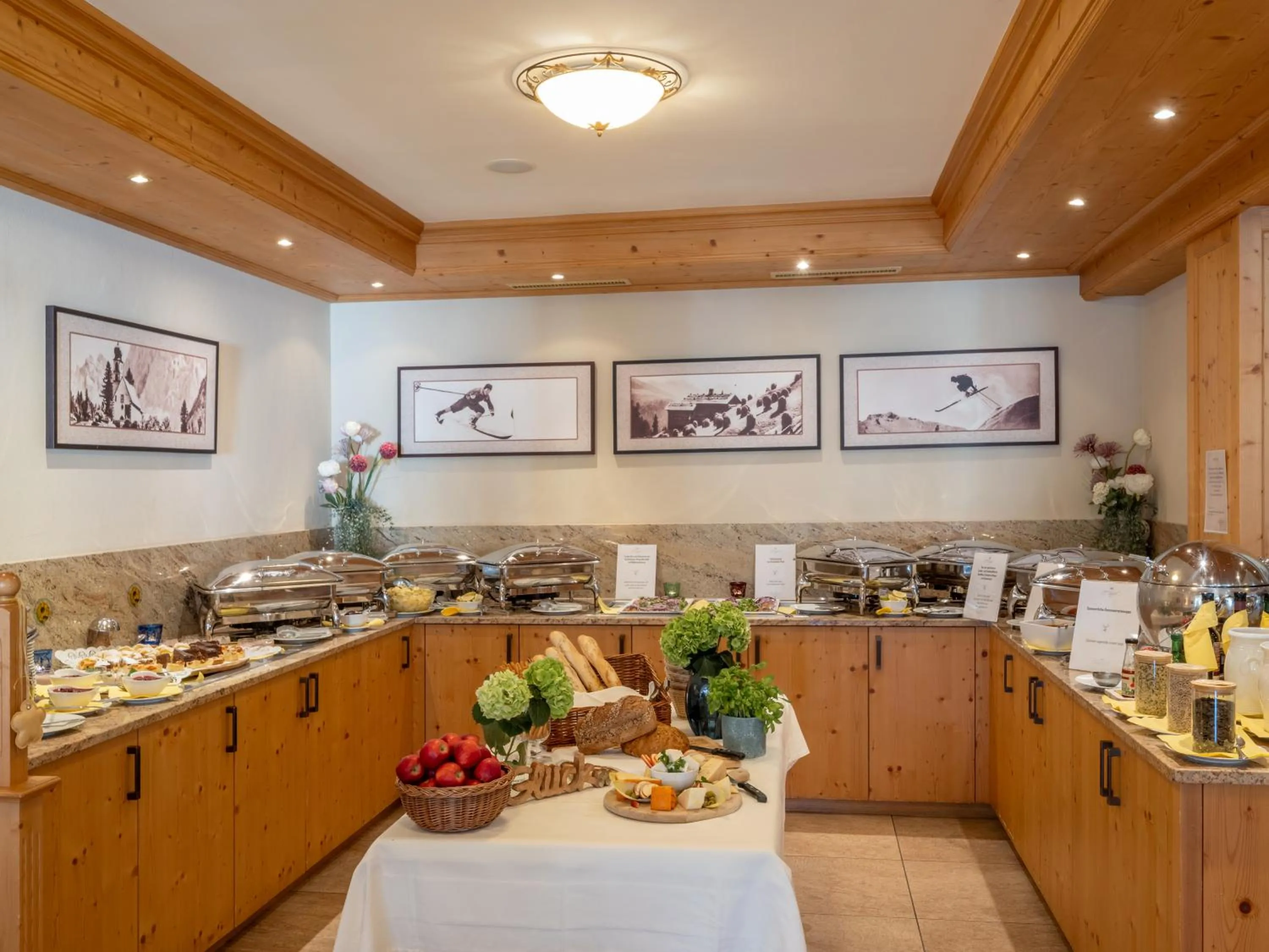 Restaurant/places to eat in Alpen Glück Hotel Kirchberger Hof