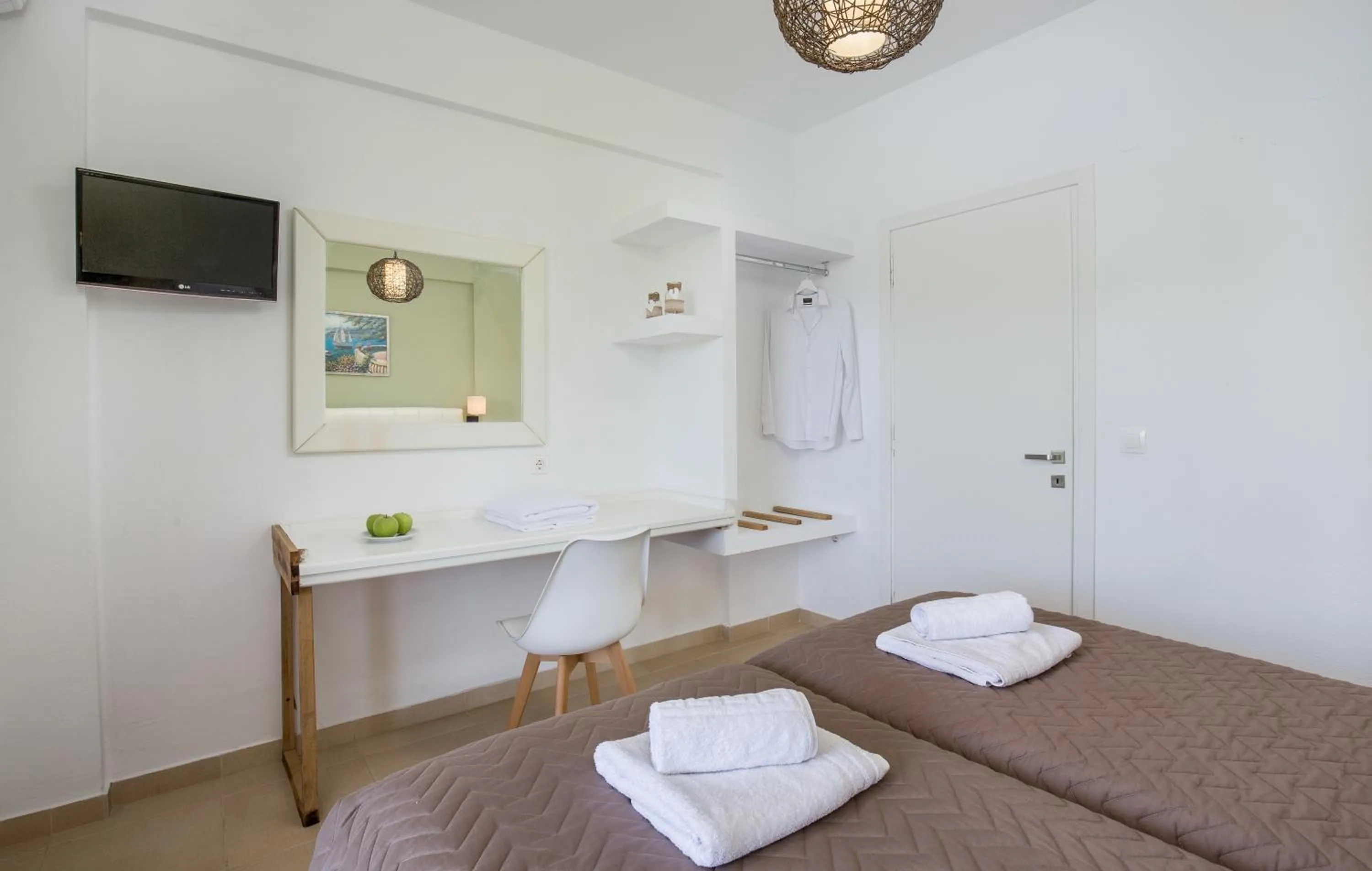 Photo of the whole room in The Wave