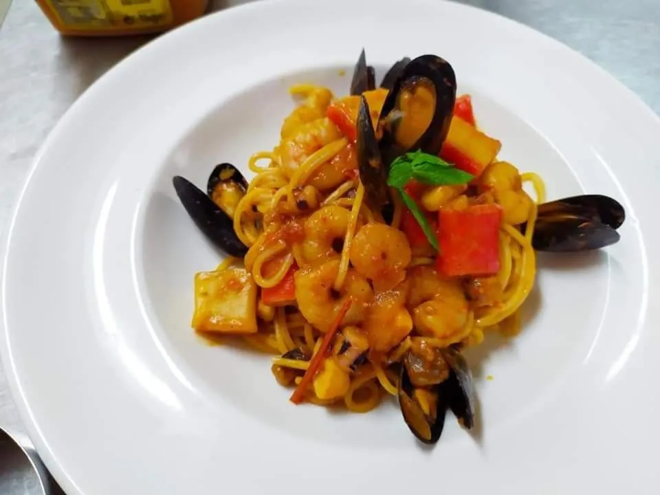 Restaurant/places to eat in The Wave