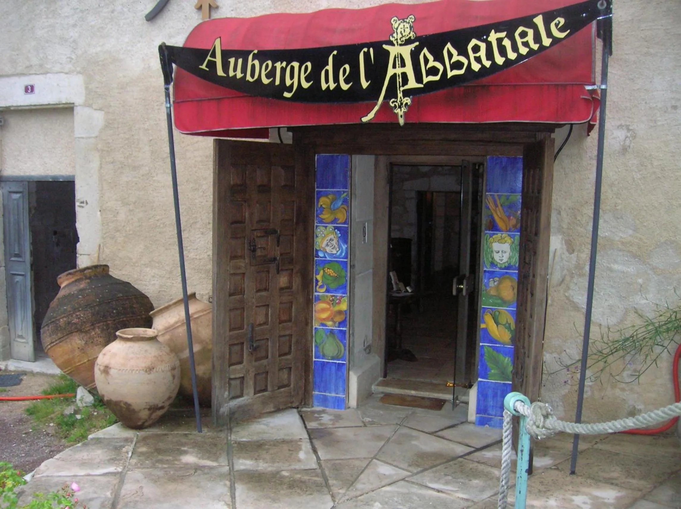 Facade/entrance in Auberge de l'Abbatiale