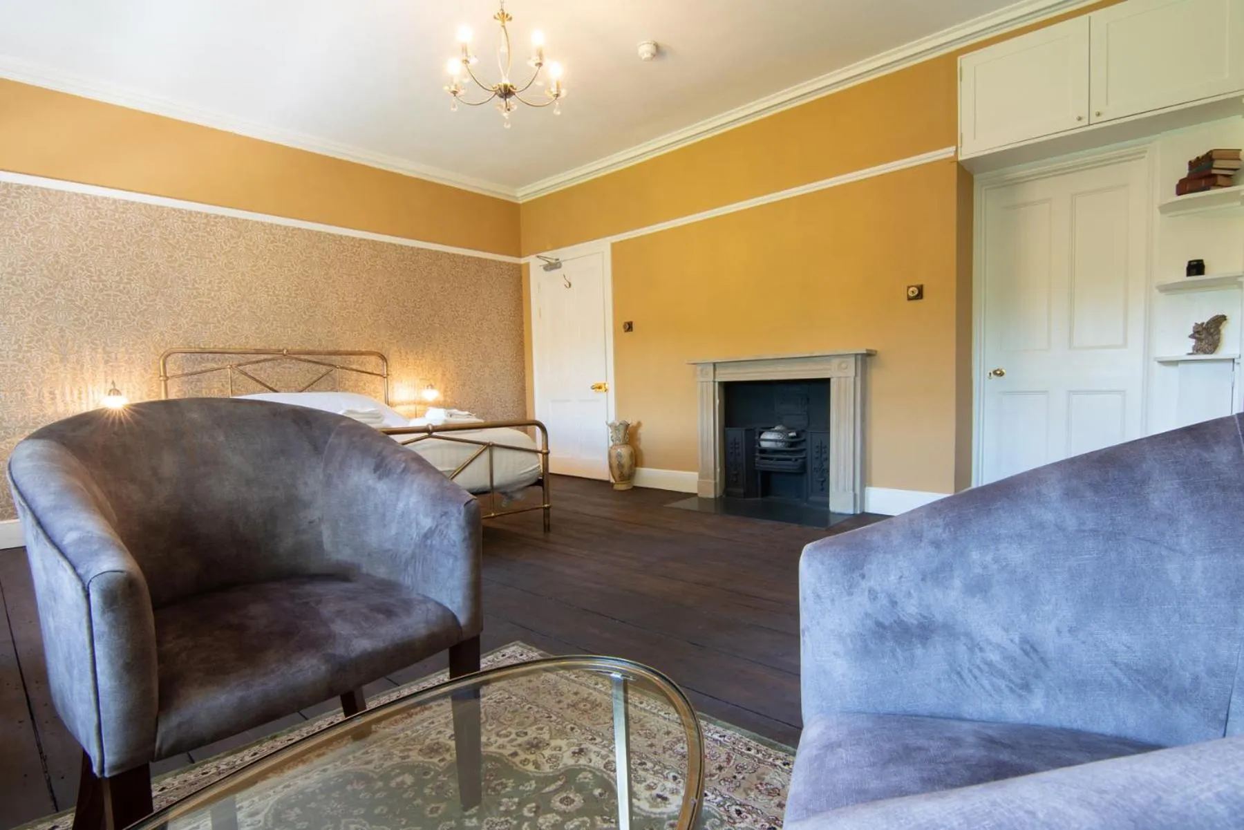 Bed in Oakhill Hotel