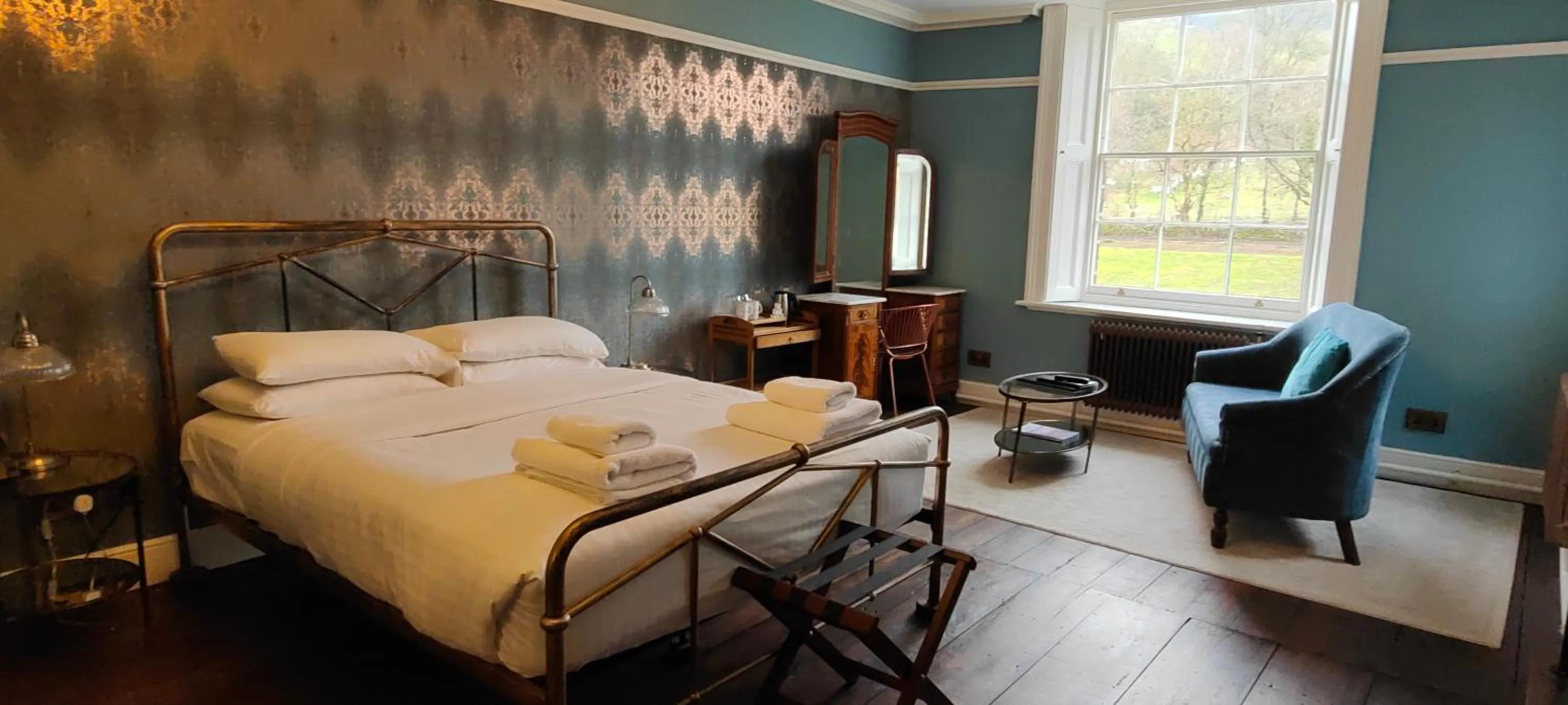 Bed in Oakhill Hotel