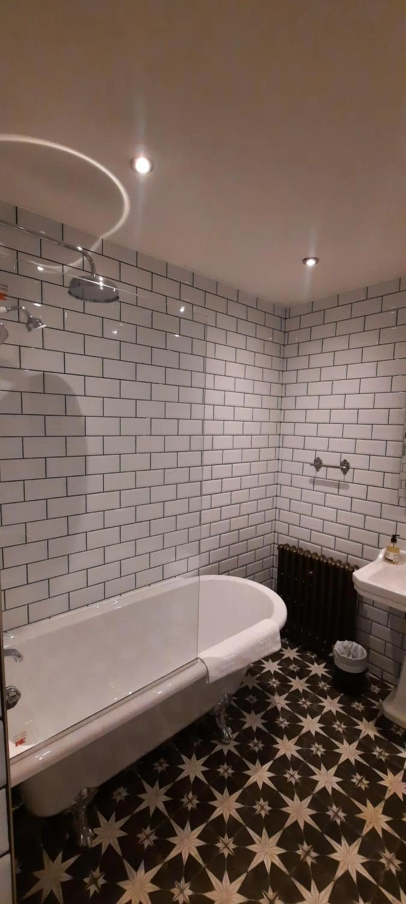 Shower in Oakhill Hotel