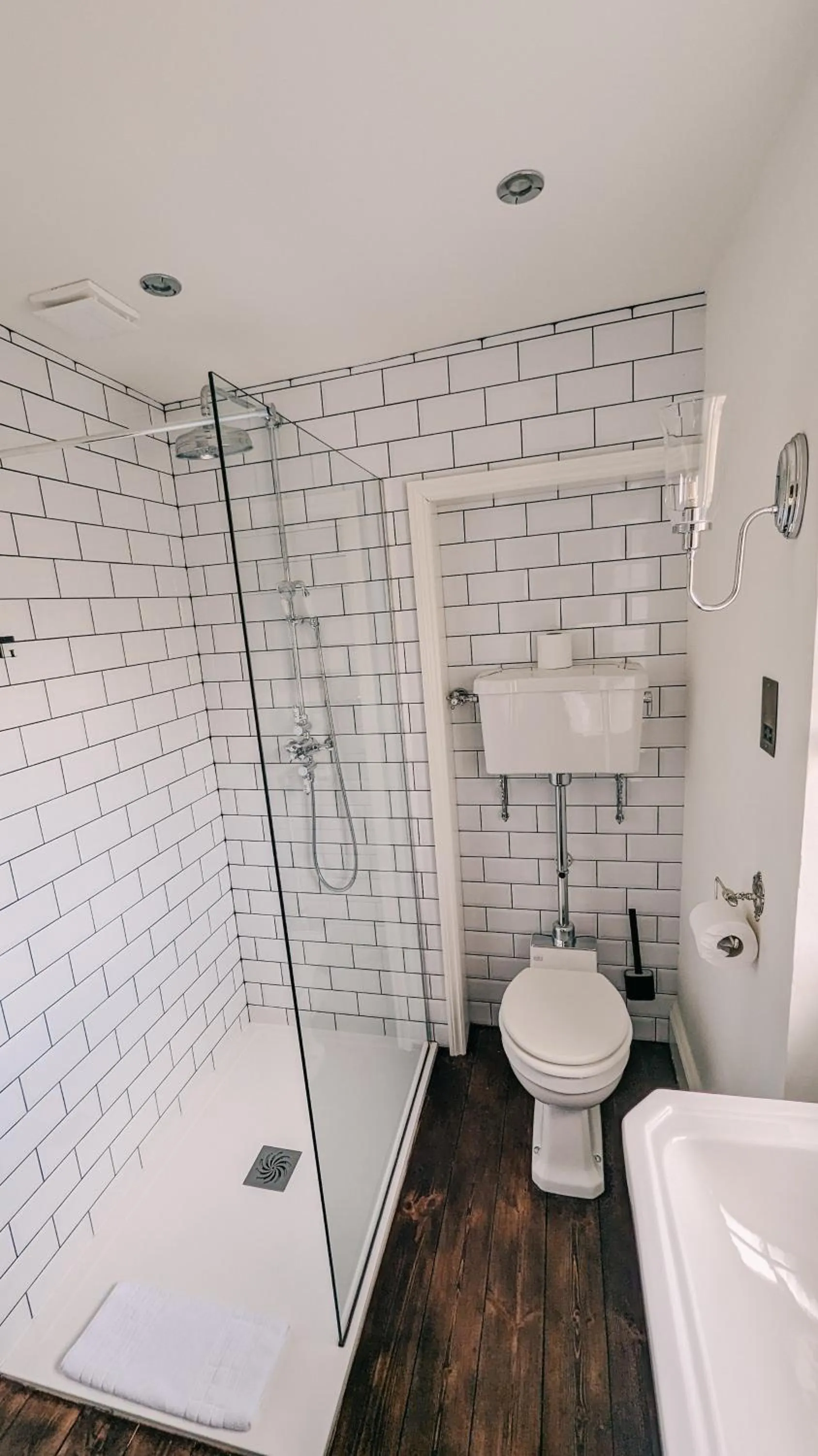 Shower in Oakhill Hotel