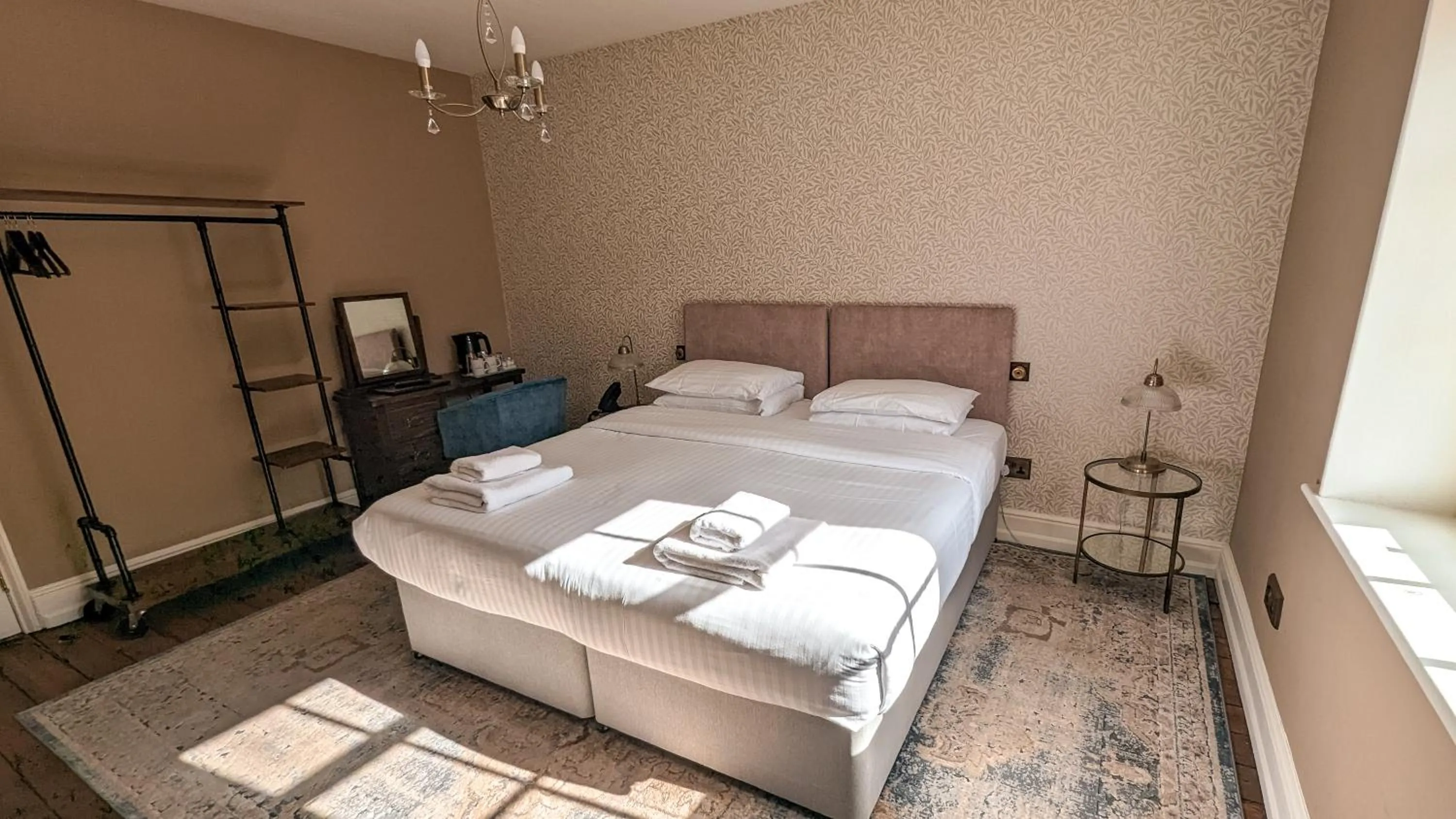 Bed in Oakhill Hotel