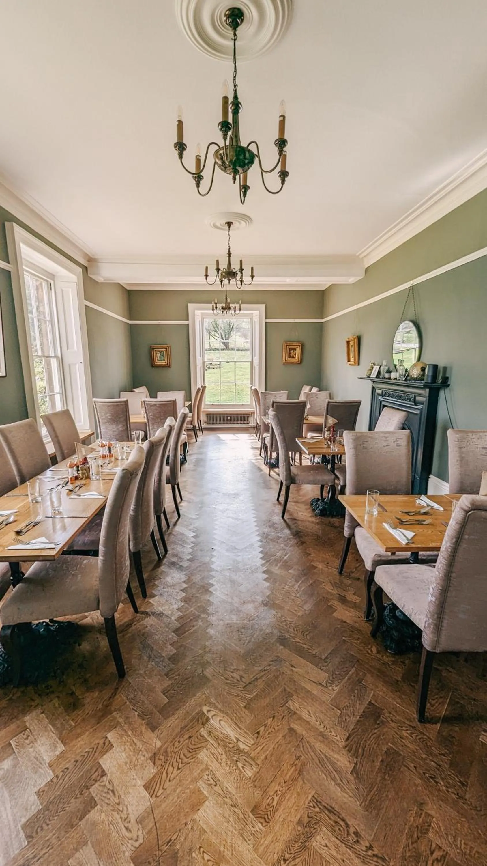 Restaurant/places to eat in Oakhill Hotel