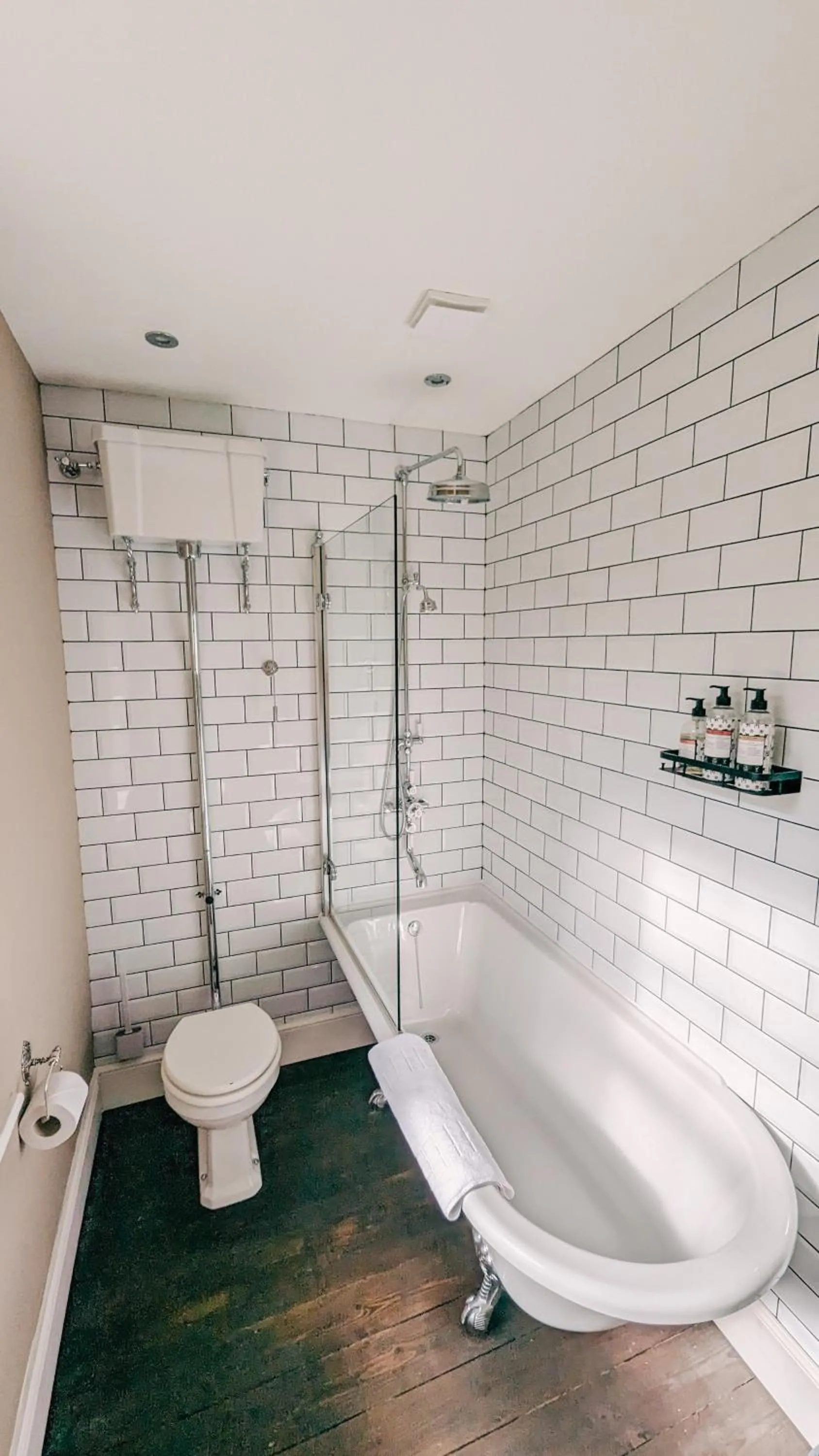 Shower in Oakhill Hotel