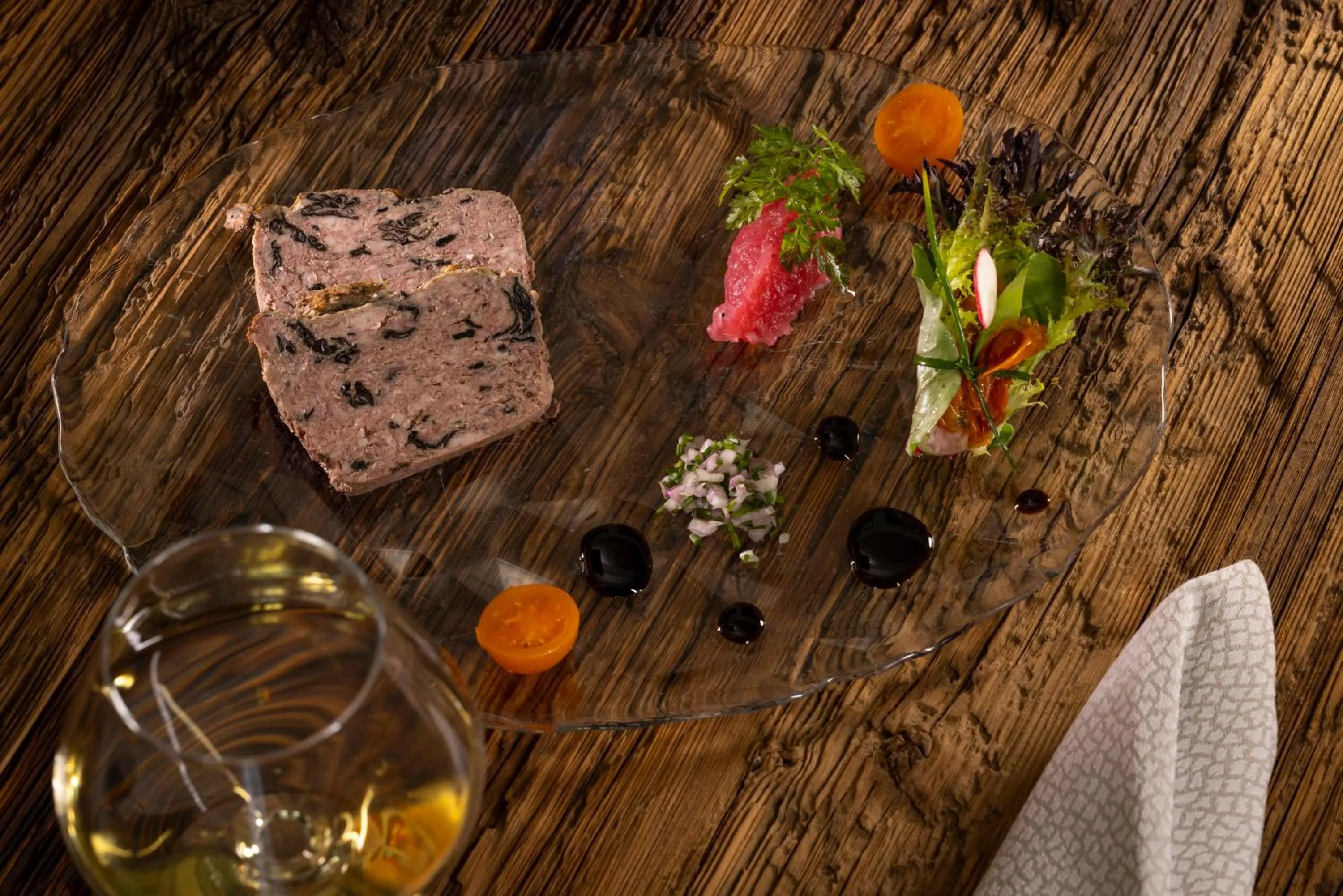 Restaurant/places to eat in Villa Cécile