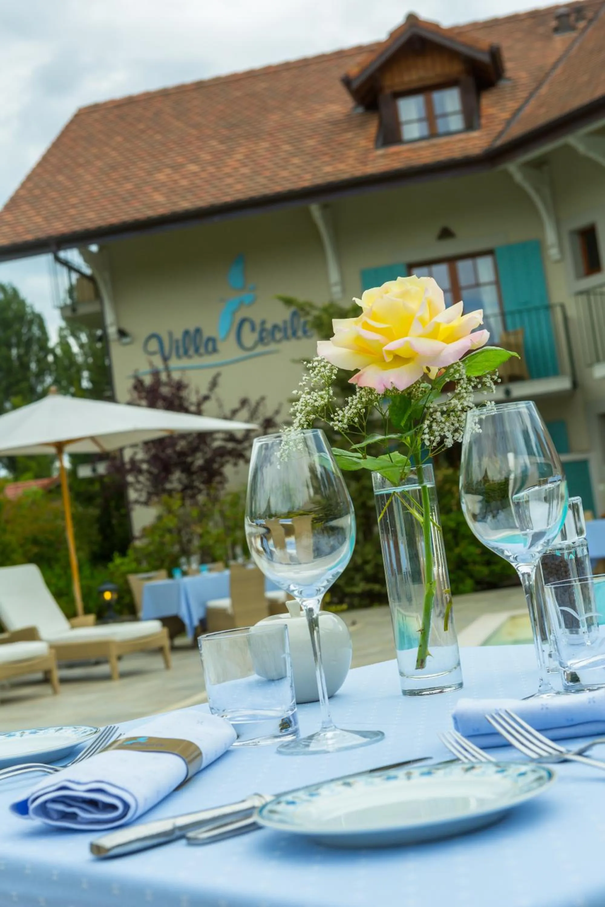 Restaurant/places to eat in Villa Cécile