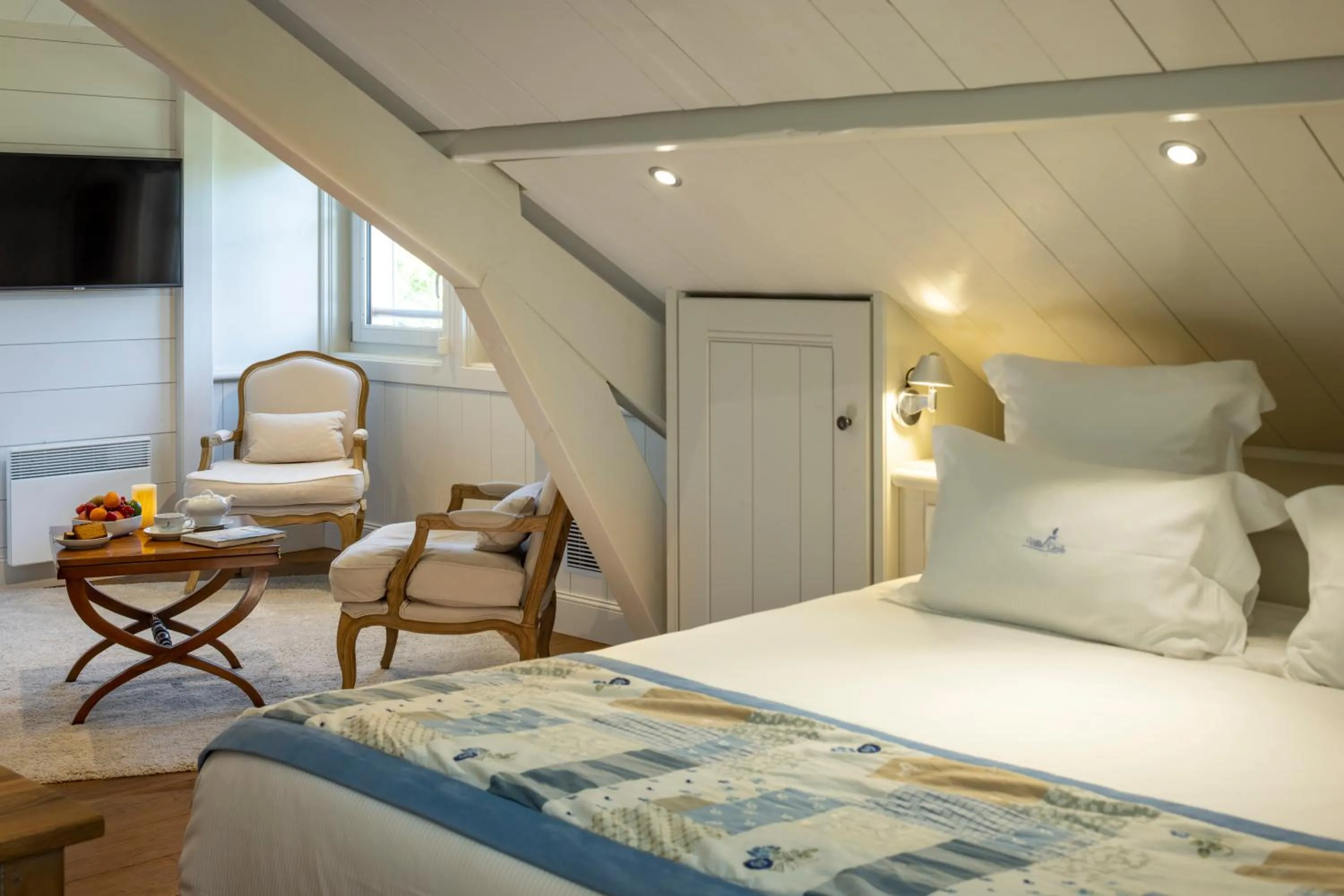 Bedroom, Bed in Villa Cécile