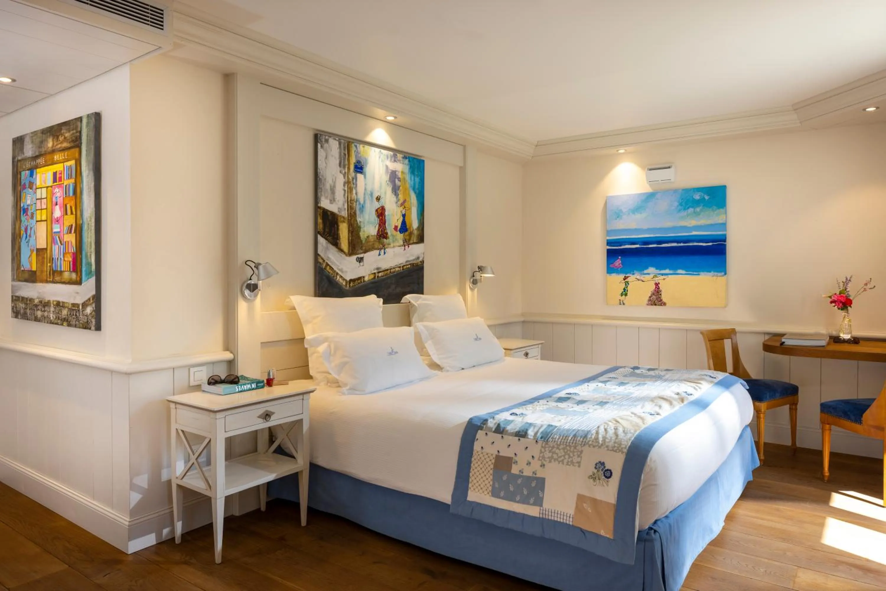 Bedroom, Bed in Villa Cécile